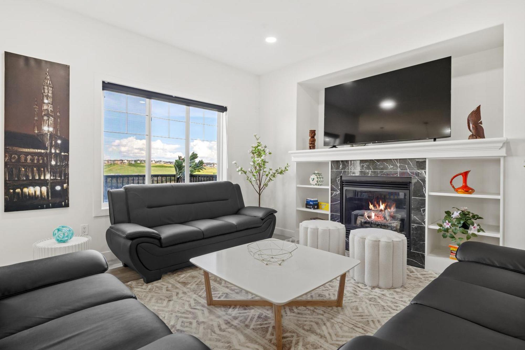 Luxury Lakeview - 2500sqft Of Private Space With 5 Beds, 4 Bath, 2 Living Rooms, Kitchen, Ac, Jacuzzi, 18-min To Airport, 20-min To Downtown, 80-min To Banff