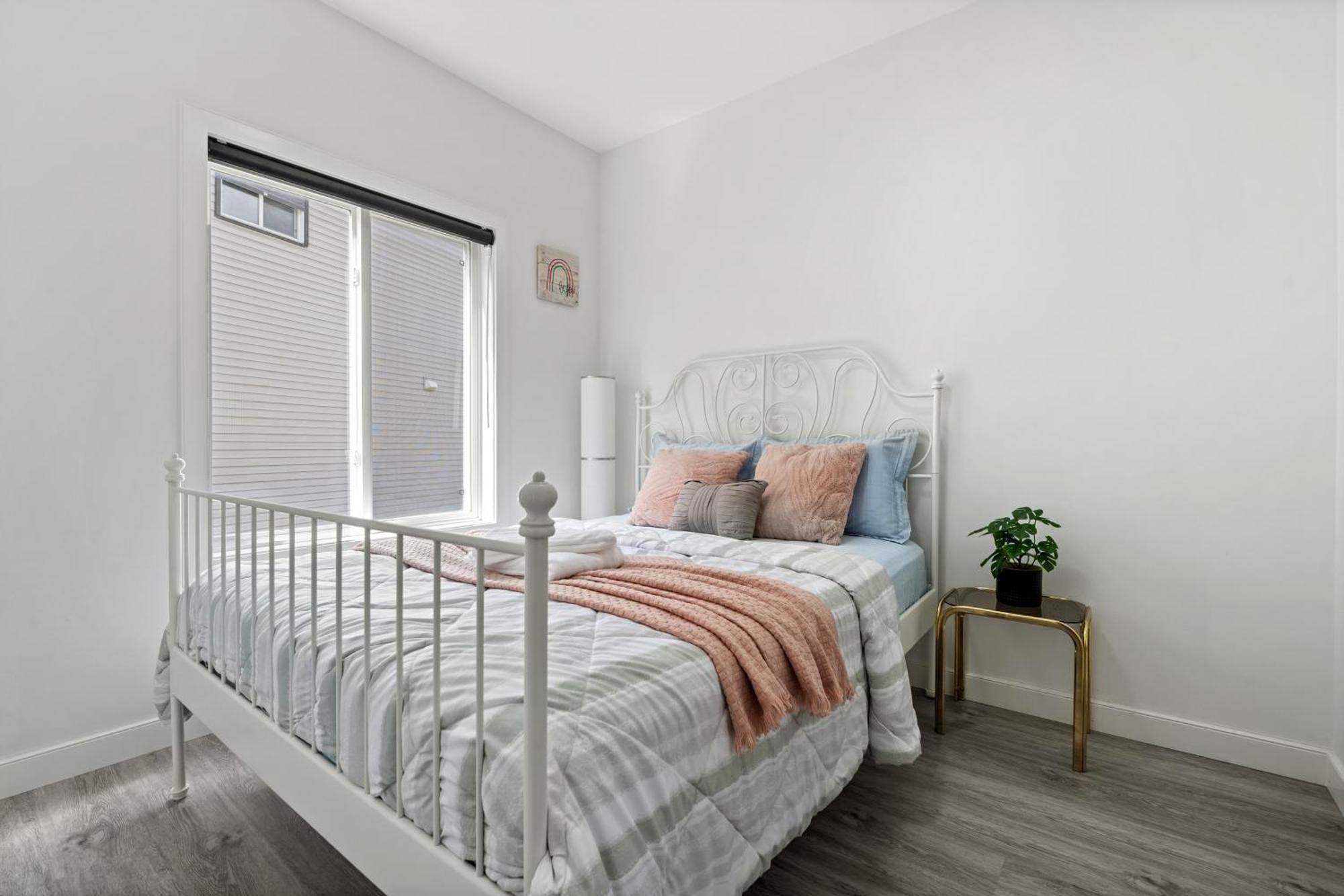 Holiday home Luxury Lakeview - 2500sqft Of Private Space With 5 Beds, 4 Bath, 2 Living Rooms, Kitchen, Ac, Jacuzzi, 18-min To Airport, 20-min To Downtown, 80-min To Banff *
