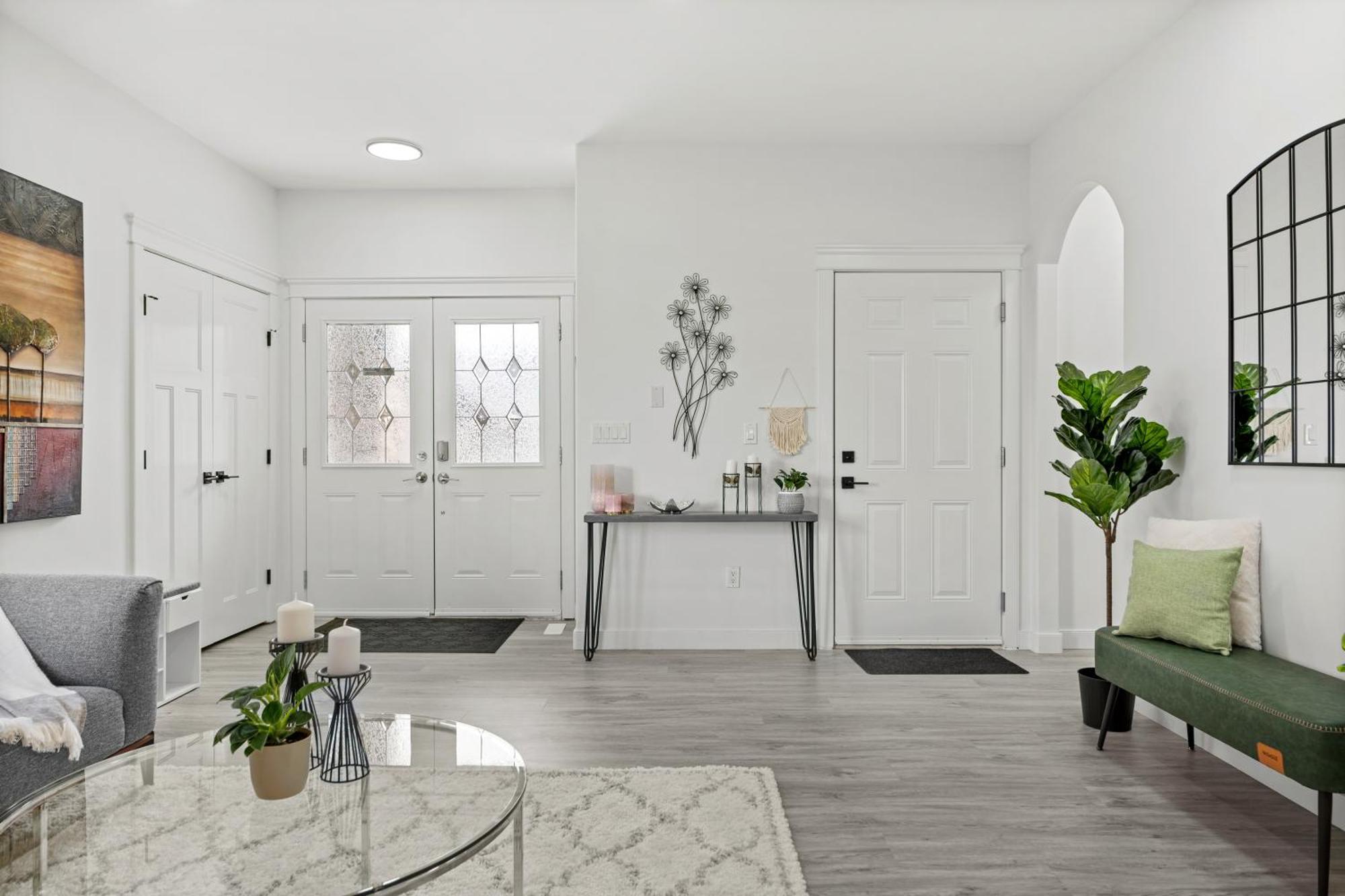 Luxury Lakeview - 2500sqft Of Private Space With 5 Beds, 4 Bath, 2 Living Rooms, Kitchen, Ac, Jacuzzi, 18-min To Airport, 20-min To Downtown, 80-min To Banff Calgary