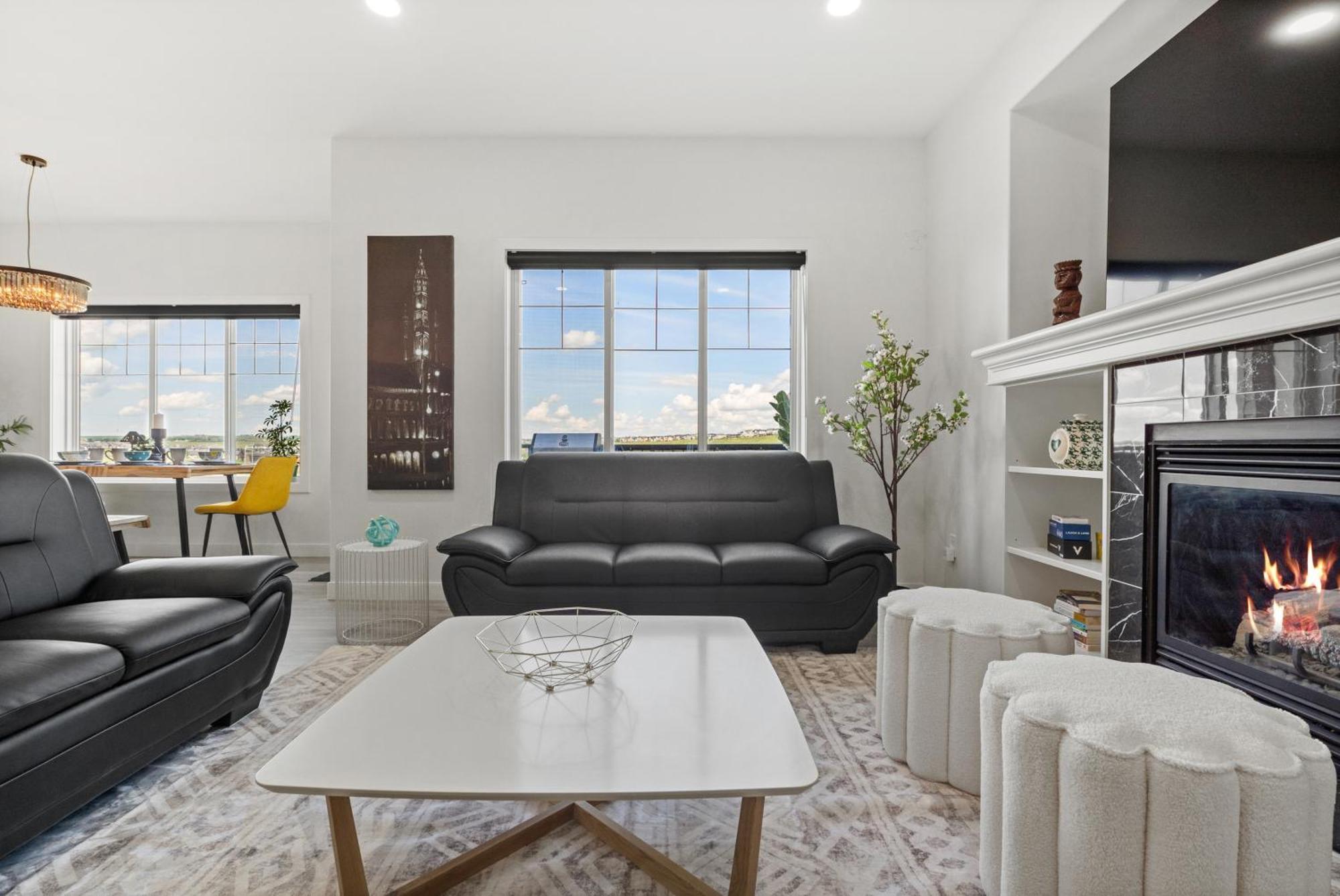 Luxury Lakeview - 2500sqft Of Private Space With 5 Beds, 4 Bath, 2 Living Rooms, Kitchen, Ac, Jacuzzi, 18-min To Airport, 20-min To Downtown, 80-min To Banff Holiday home