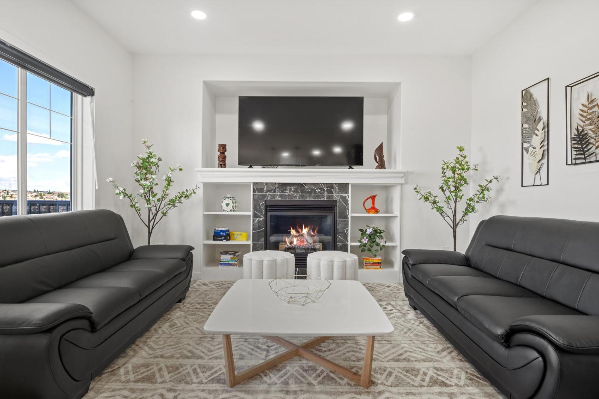 Holiday home Luxury Lakeview - 2500sqft Of Private Space With 5 Beds, 4 Bath, 2 Living Rooms, Kitchen, Ac, Jacuzzi, 18-min To Airport, 20-min To Downtown, 80-min To Banff *