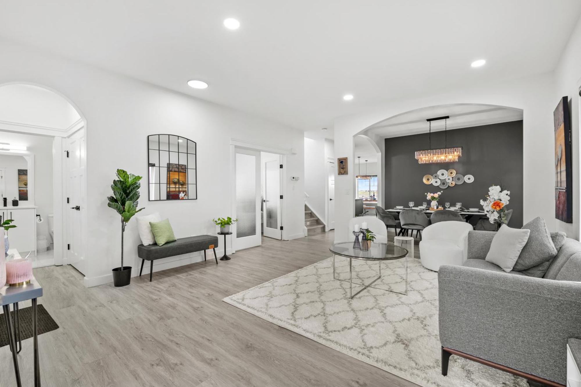 Holiday home Luxury Lakeview - 2500sqft Of Private Space With 5 Beds, 4 Bath, 2 Living Rooms, Kitchen, Ac, Jacuzzi, 18-min To Airport, 20-min To Downtown, 80-min To Banff Calgary