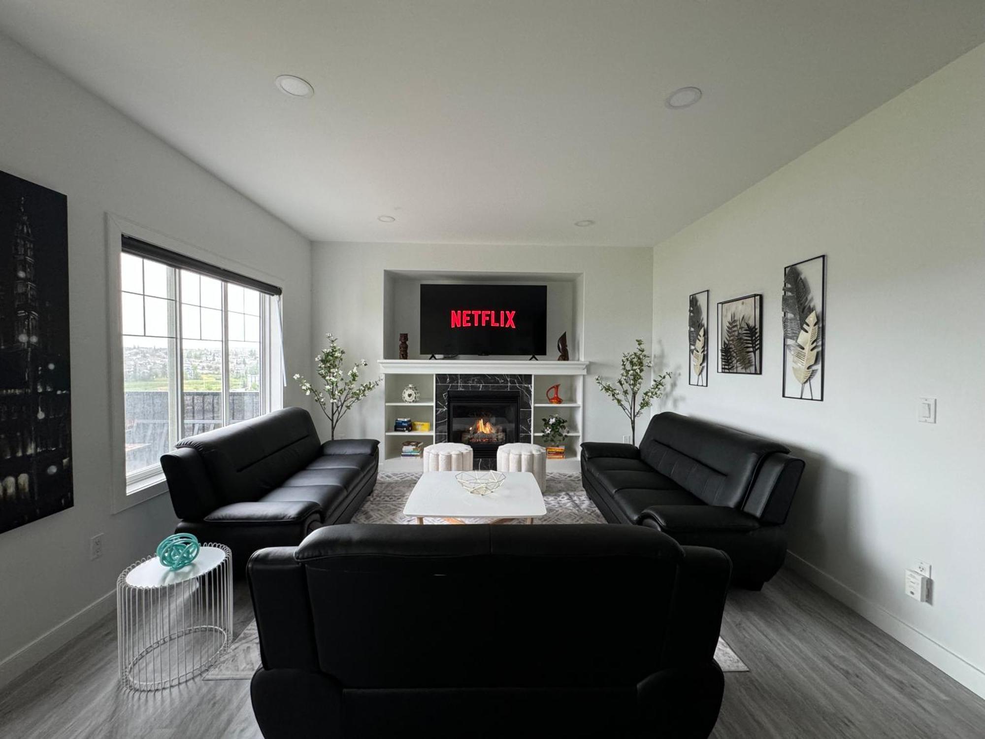 Luxury Lakeview - 2500sqft Of Private Space With 5 Beds, 4 Bath, 2 Living Rooms, Kitchen, Ac, Jacuzzi, 18-min To Airport, 20-min To Downtown, 80-min To Banff * Calgary
