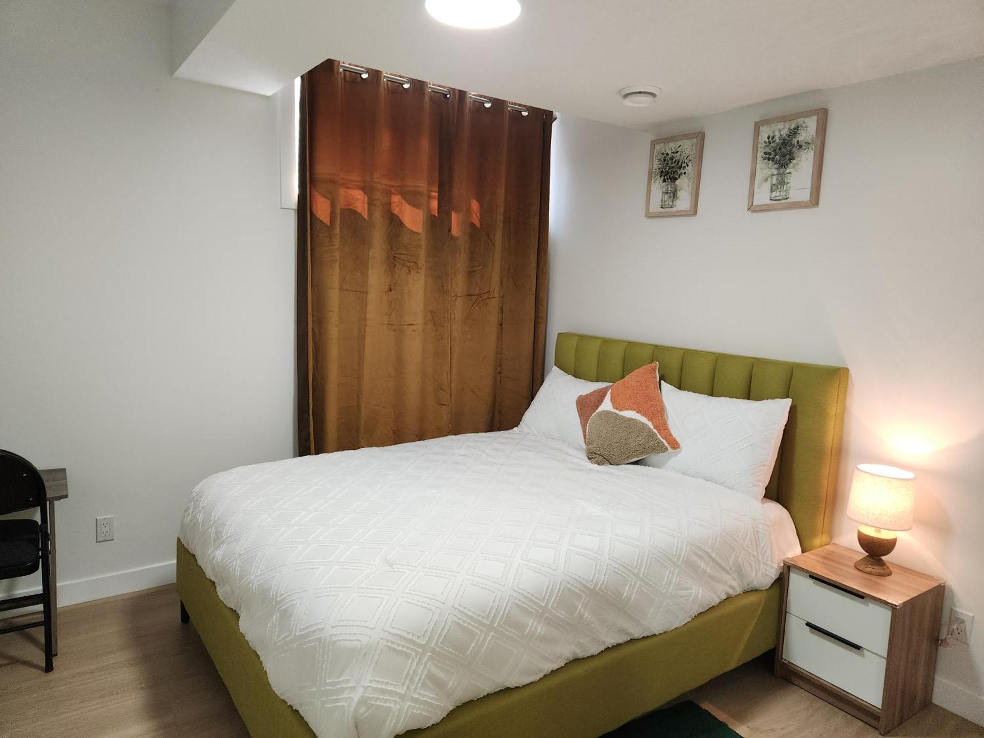 Apartment Brand New Deluxe 2 Bedroom With Ac & Den *