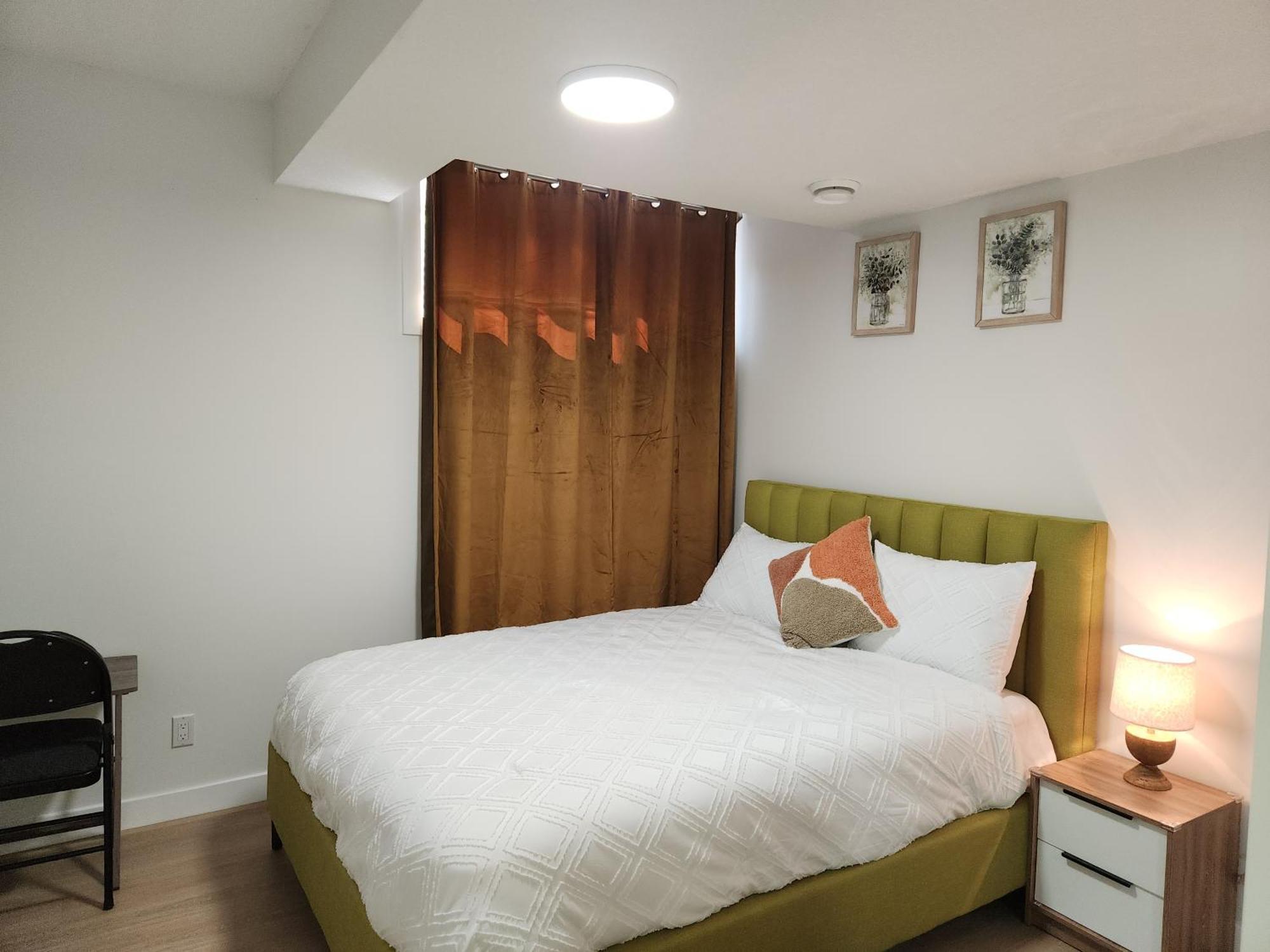 Brand New Deluxe 2 Bedroom With Ac & Den Apartment Calgary
