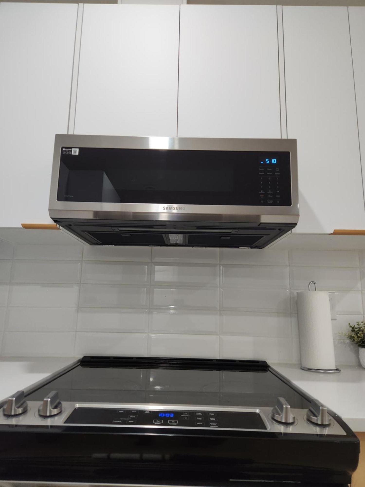 Brand New Deluxe 2 Bedroom With Ac & Den * Calgary