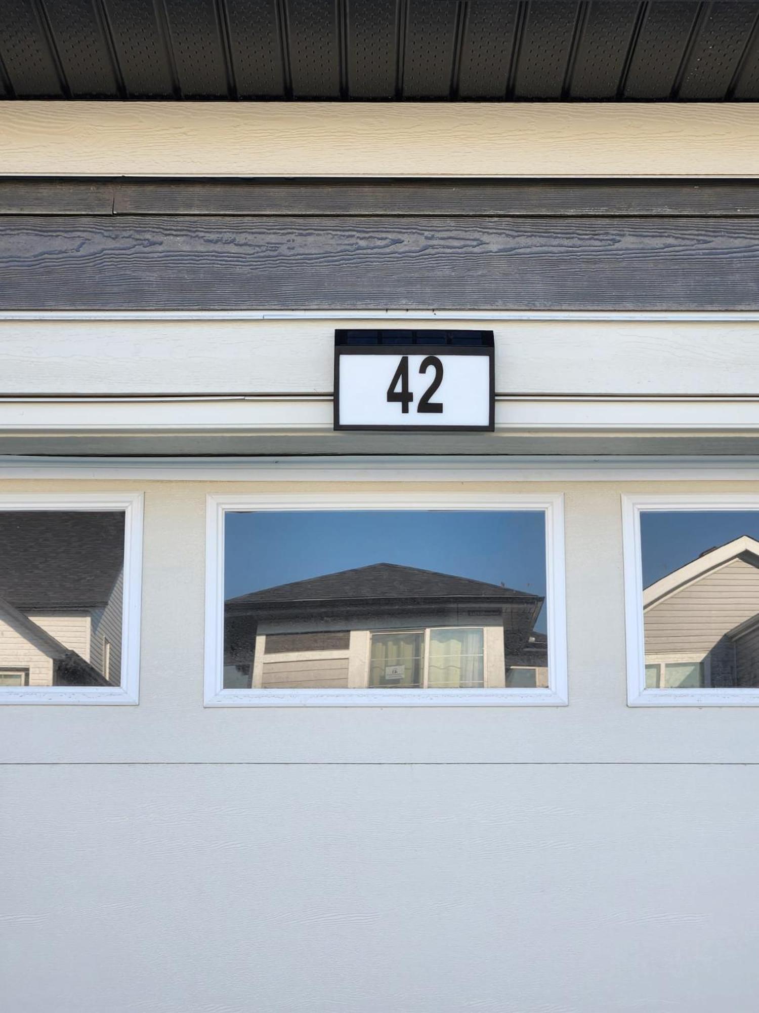 Apartment Brand New Deluxe 2 Bedroom With Ac & Den Calgary
