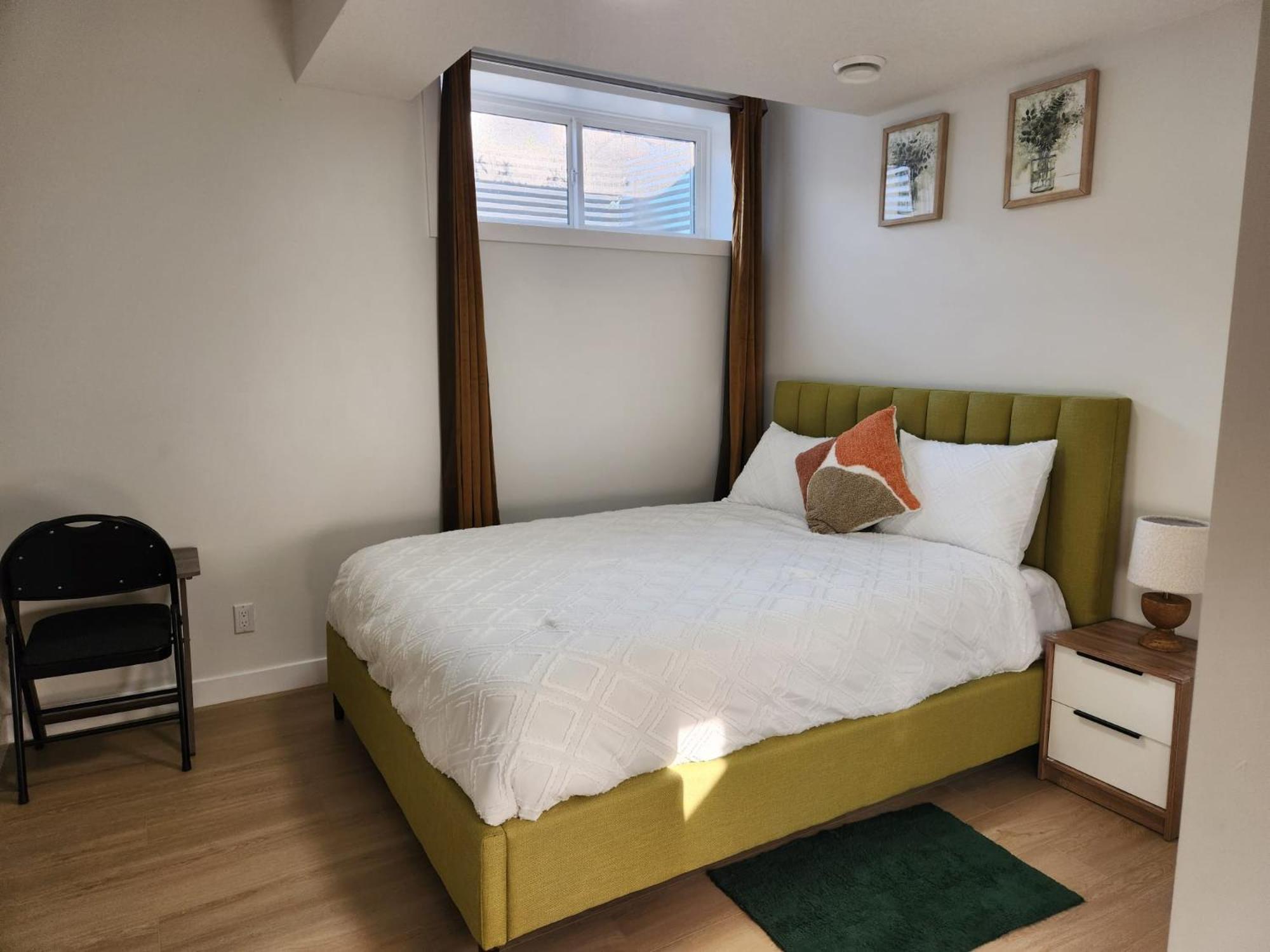 Brand New Deluxe 2 Bedroom With Ac & Den Calgary