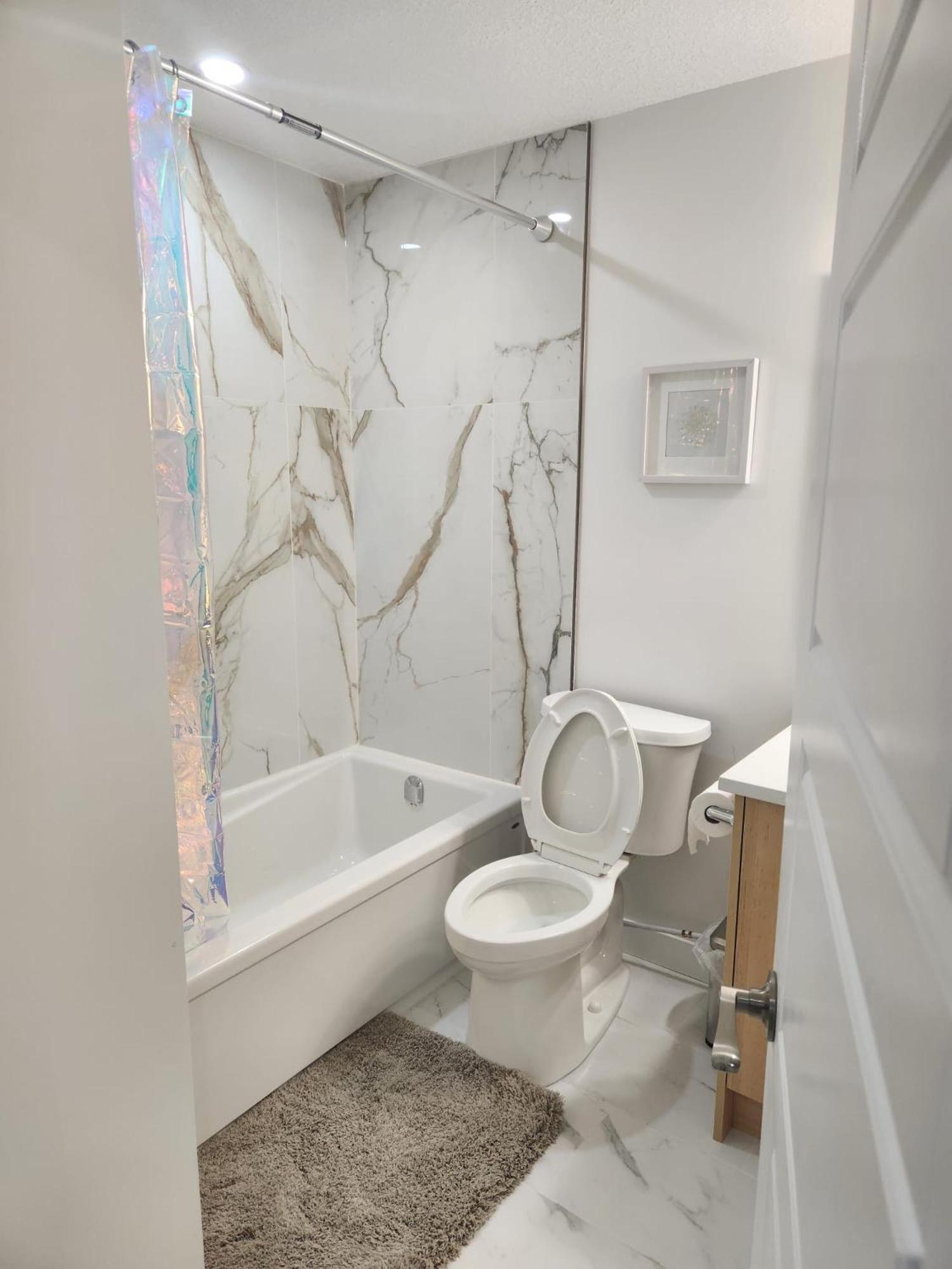 Apartment Brand New Deluxe 2 Bedroom With Ac & Den *