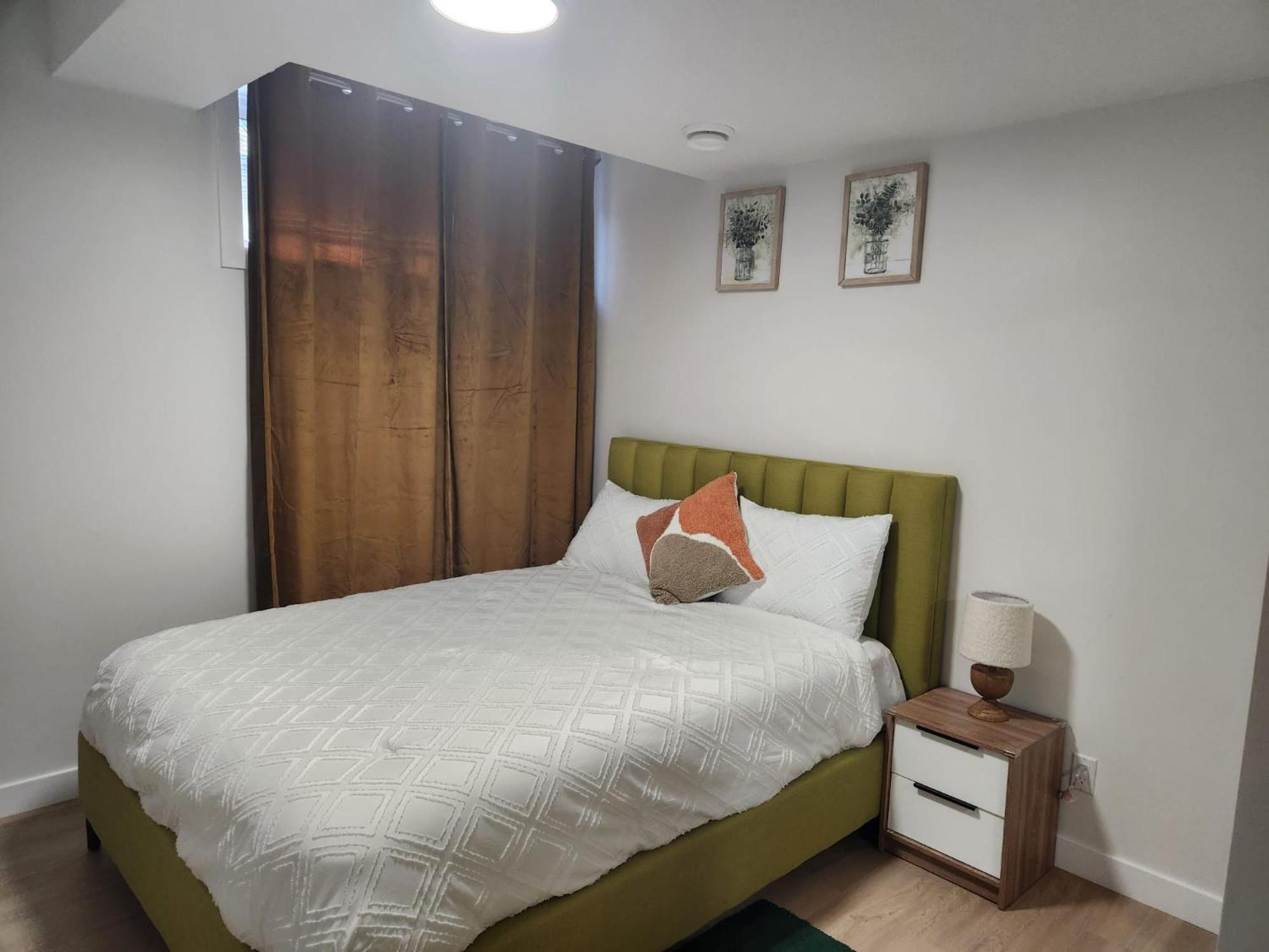 Brand New Deluxe 2 Bedroom With Ac & Den Apartment