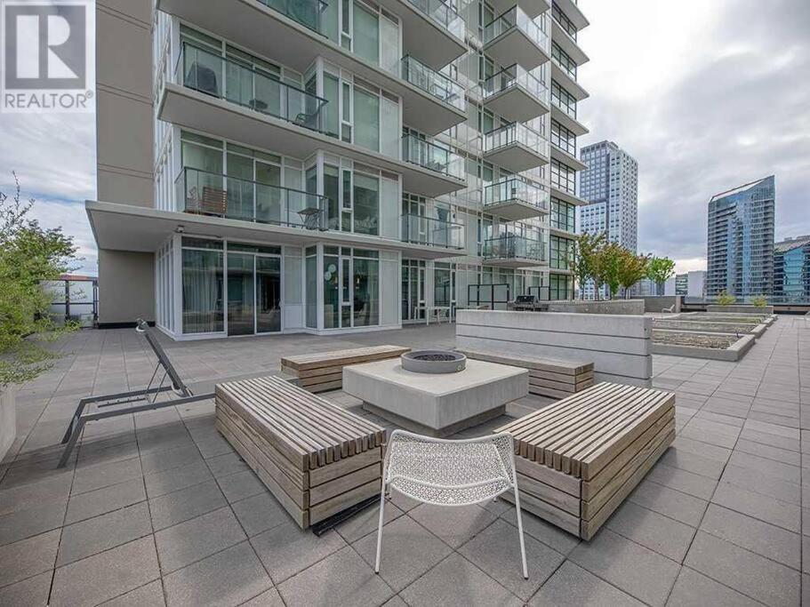 Modern Downtown 5 Min Walk Stampede Apartment Calgary
