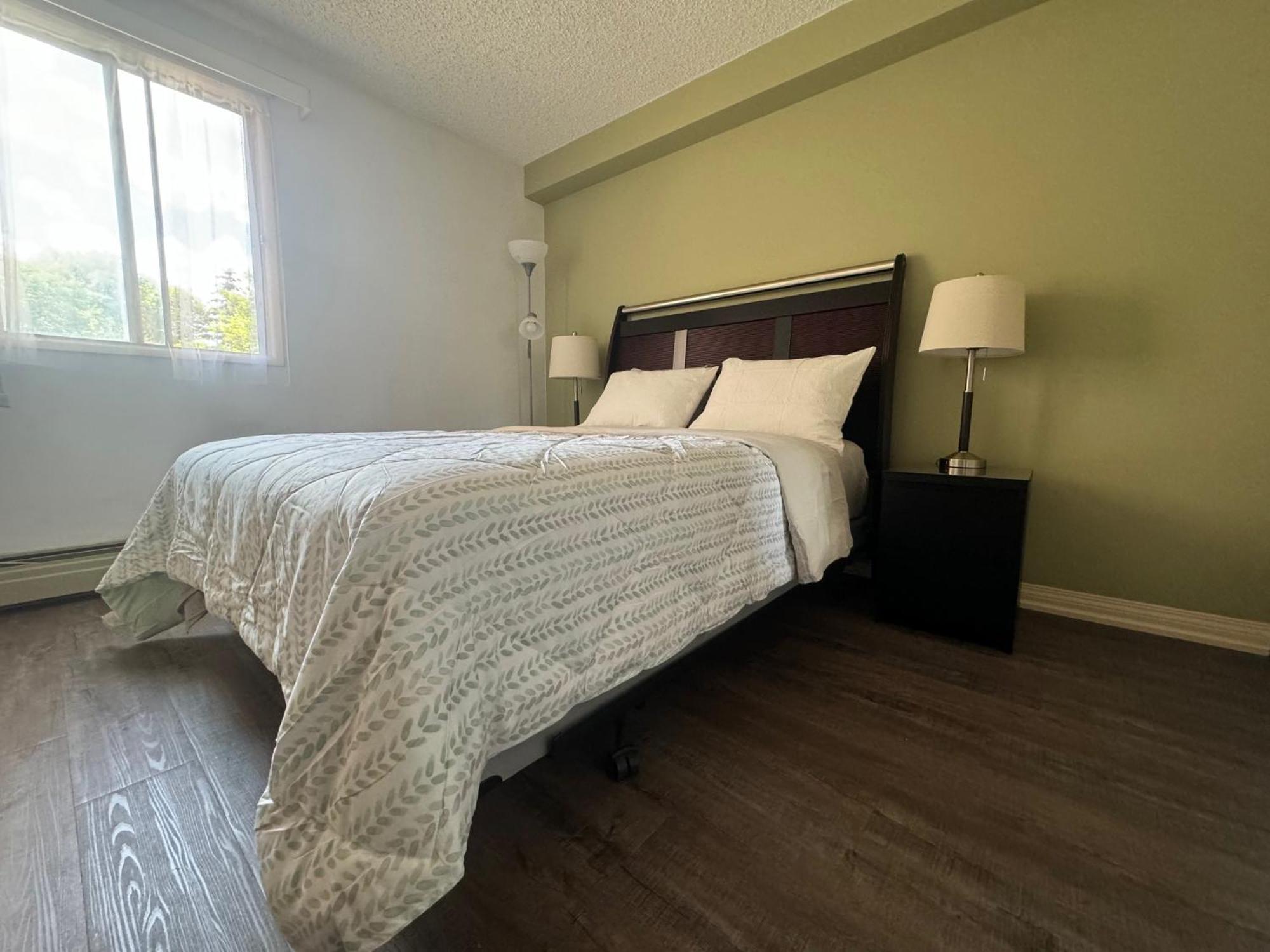 Entire Prime Downtown Location Free Underground Parking Apartment Calgary