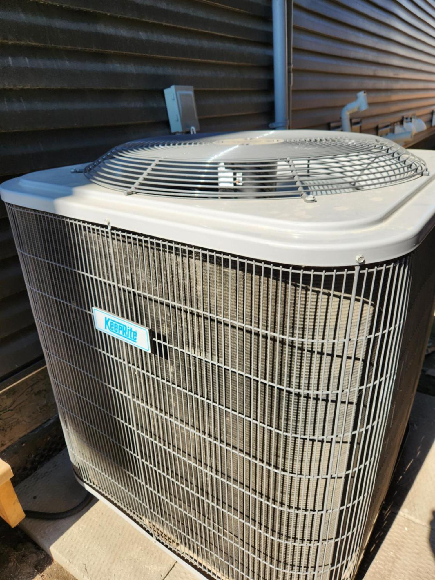 Brand New Deluxe 2 Bedroom With Ac & Den *