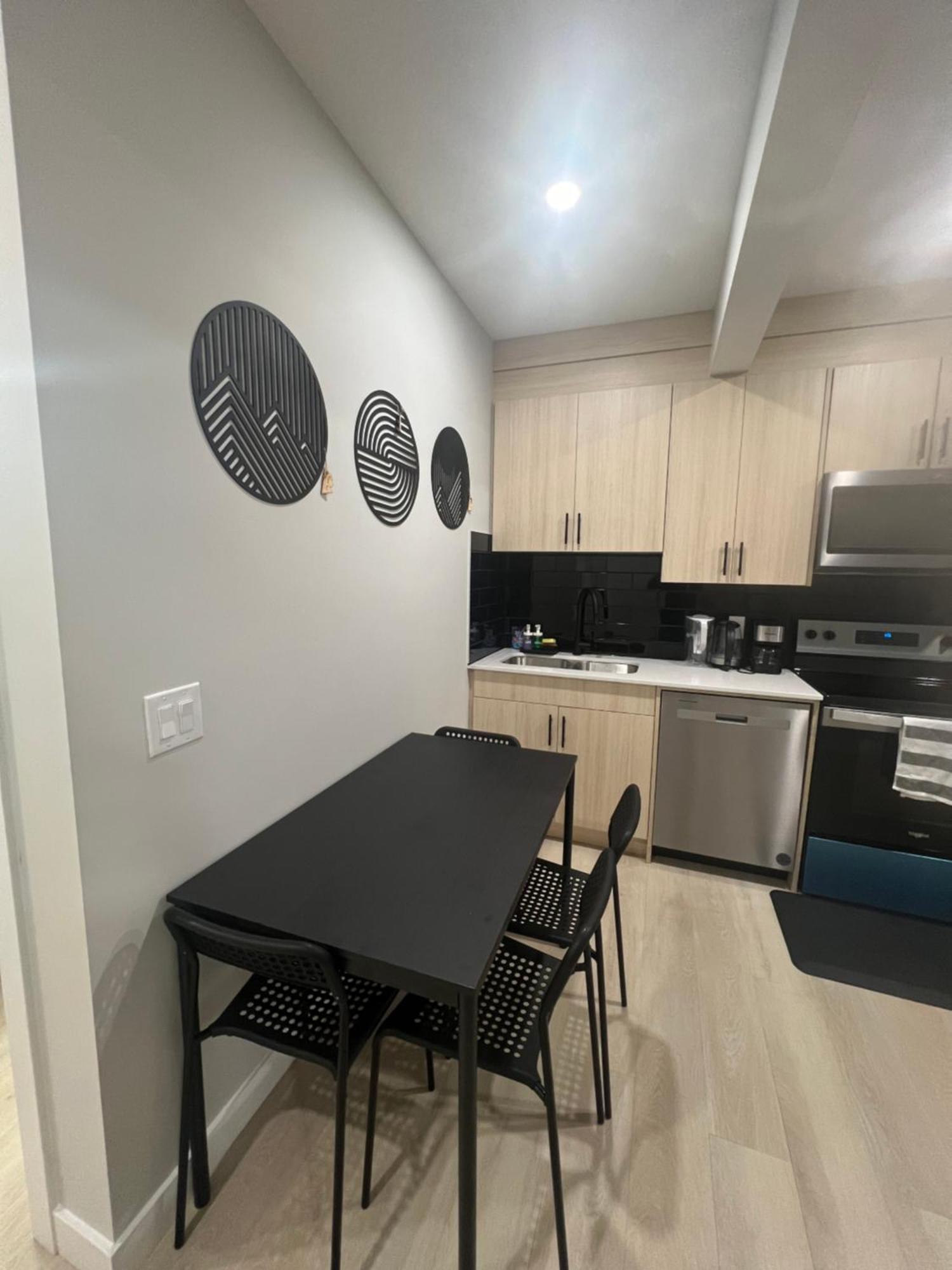 The Old Trafford - Stylish 2 Bed * Calgary