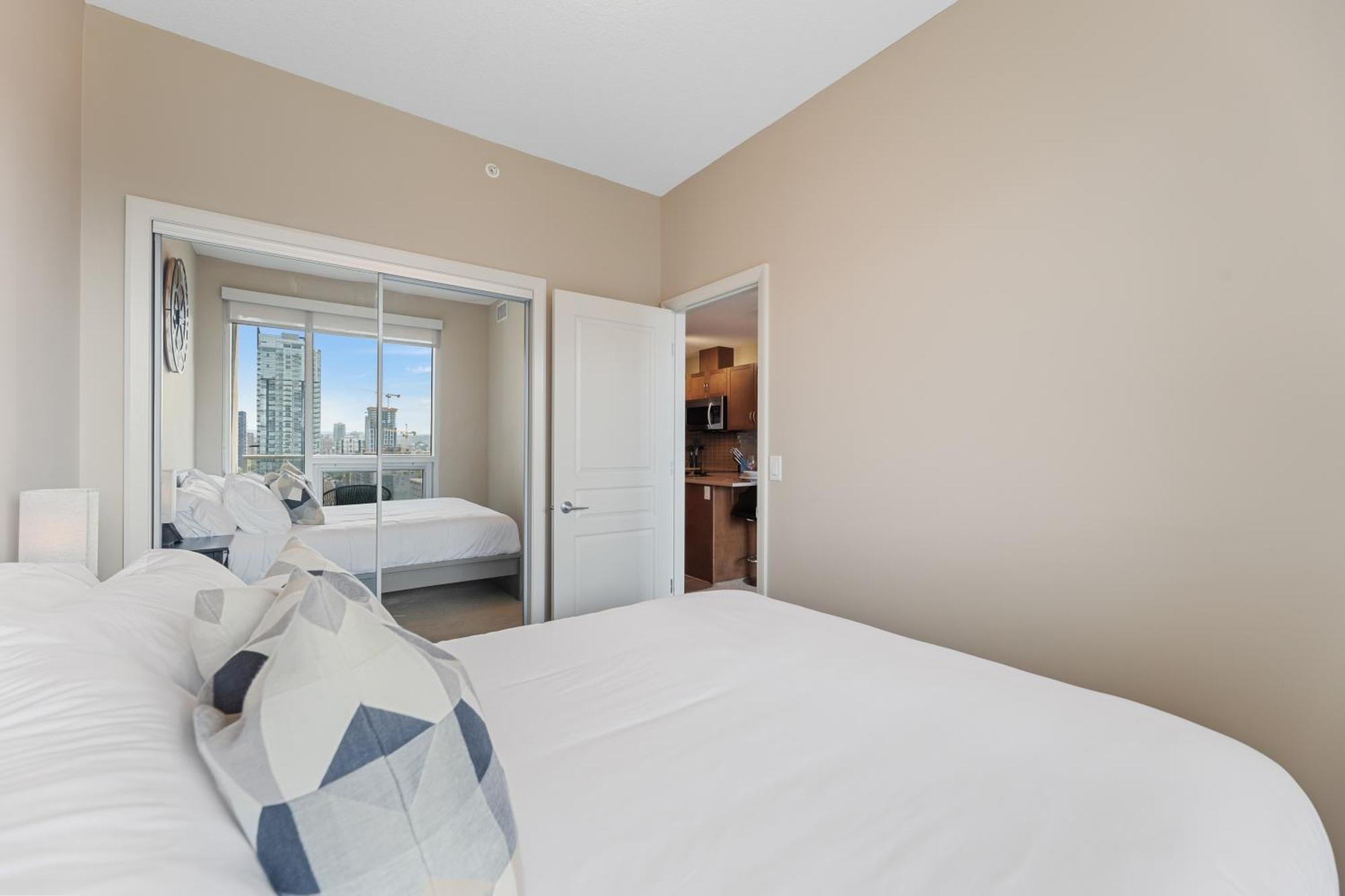 Heart Of Downtown Spacious Luxury With Stunning Views And Premium Amenities Apartment *
