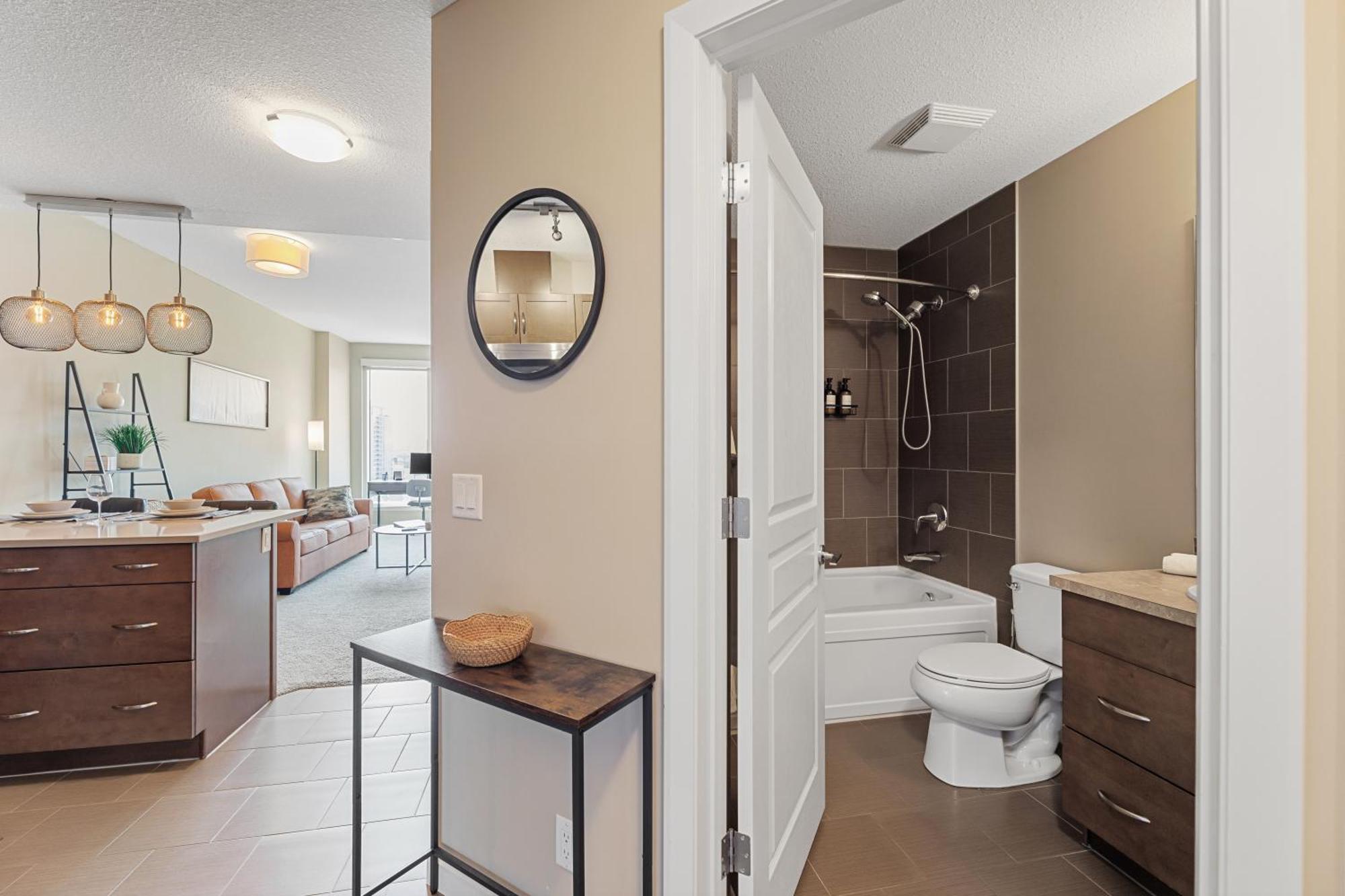Apartment Heart Of Downtown Spacious Luxury With Stunning Views And Premium Amenities