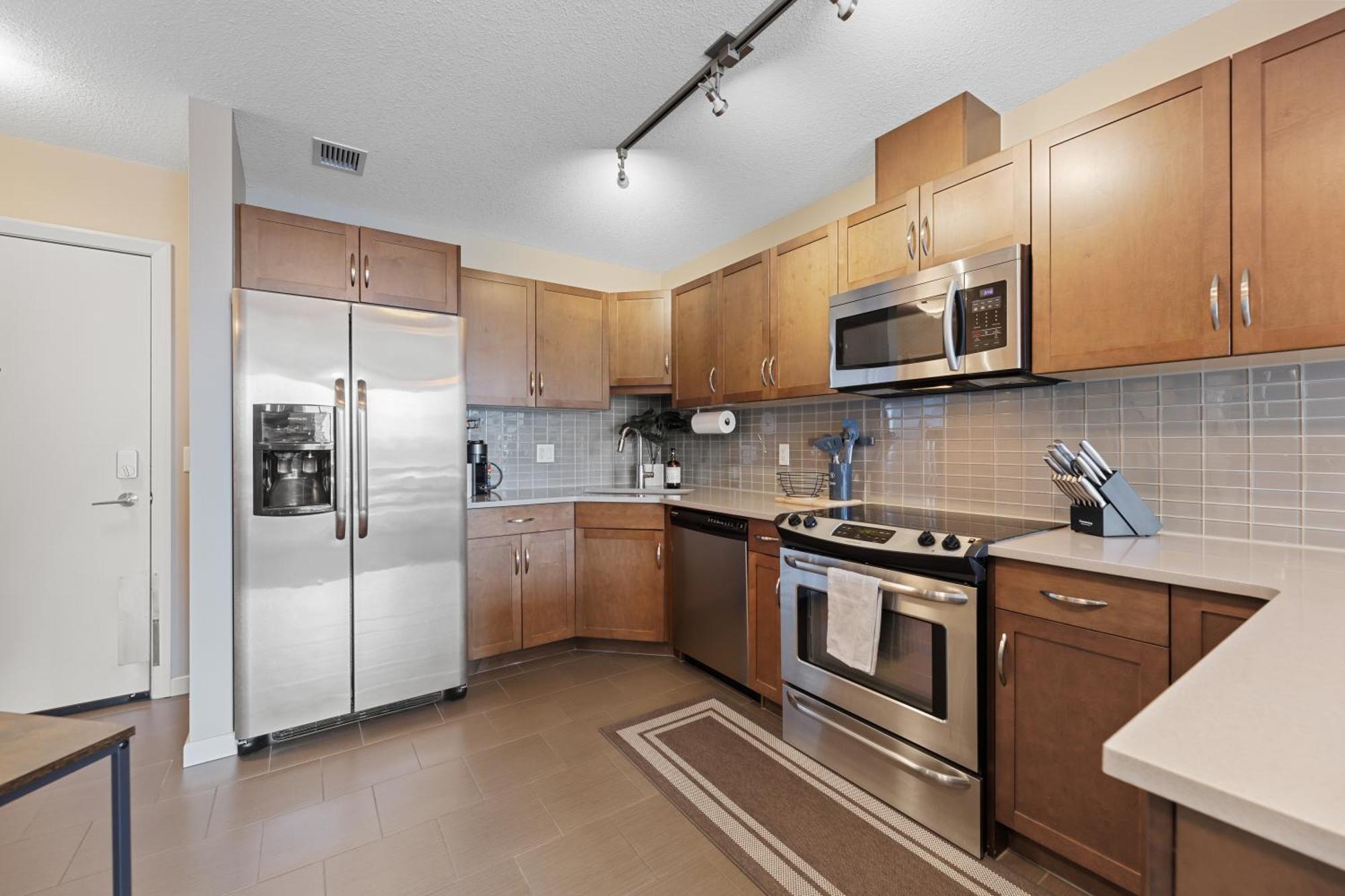 Apartment Heart Of Downtown Spacious Luxury With Stunning Views And Premium Amenities