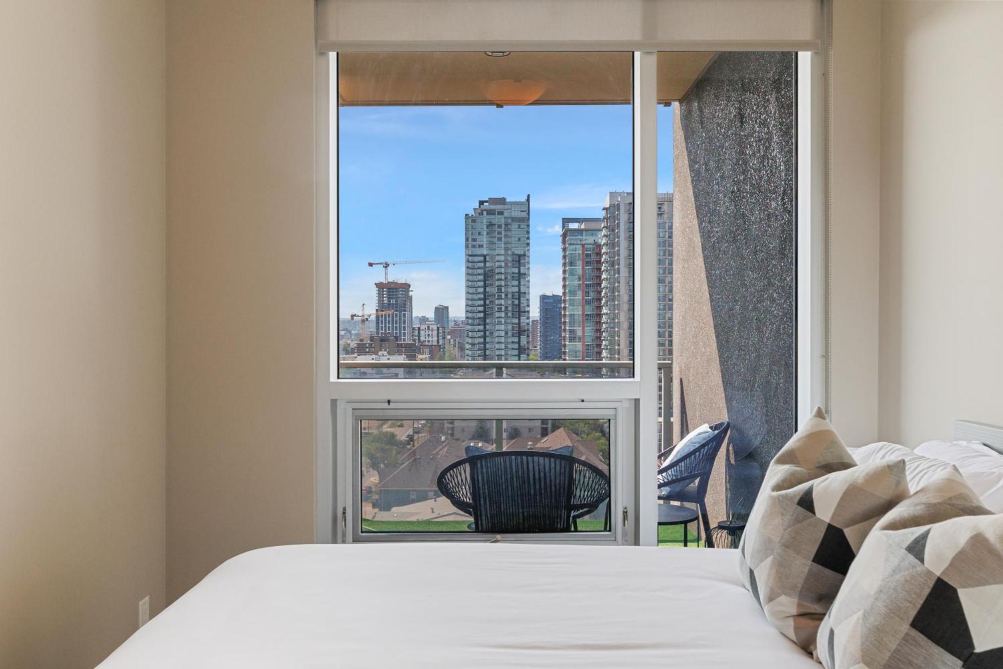 Heart Of Downtown Spacious Luxury With Stunning Views And Premium Amenities Apartment Calgary