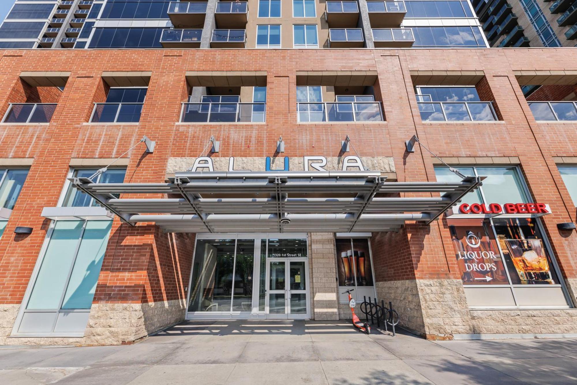 Heart Of Downtown Spacious Luxury With Stunning Views And Premium Amenities Apartment Calgary