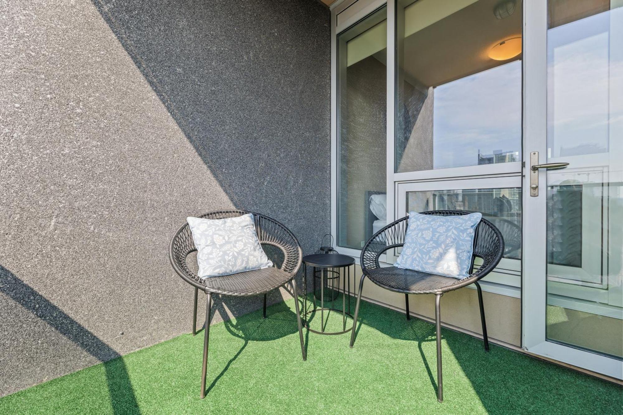 Heart Of Downtown Spacious Luxury With Stunning Views And Premium Amenities *