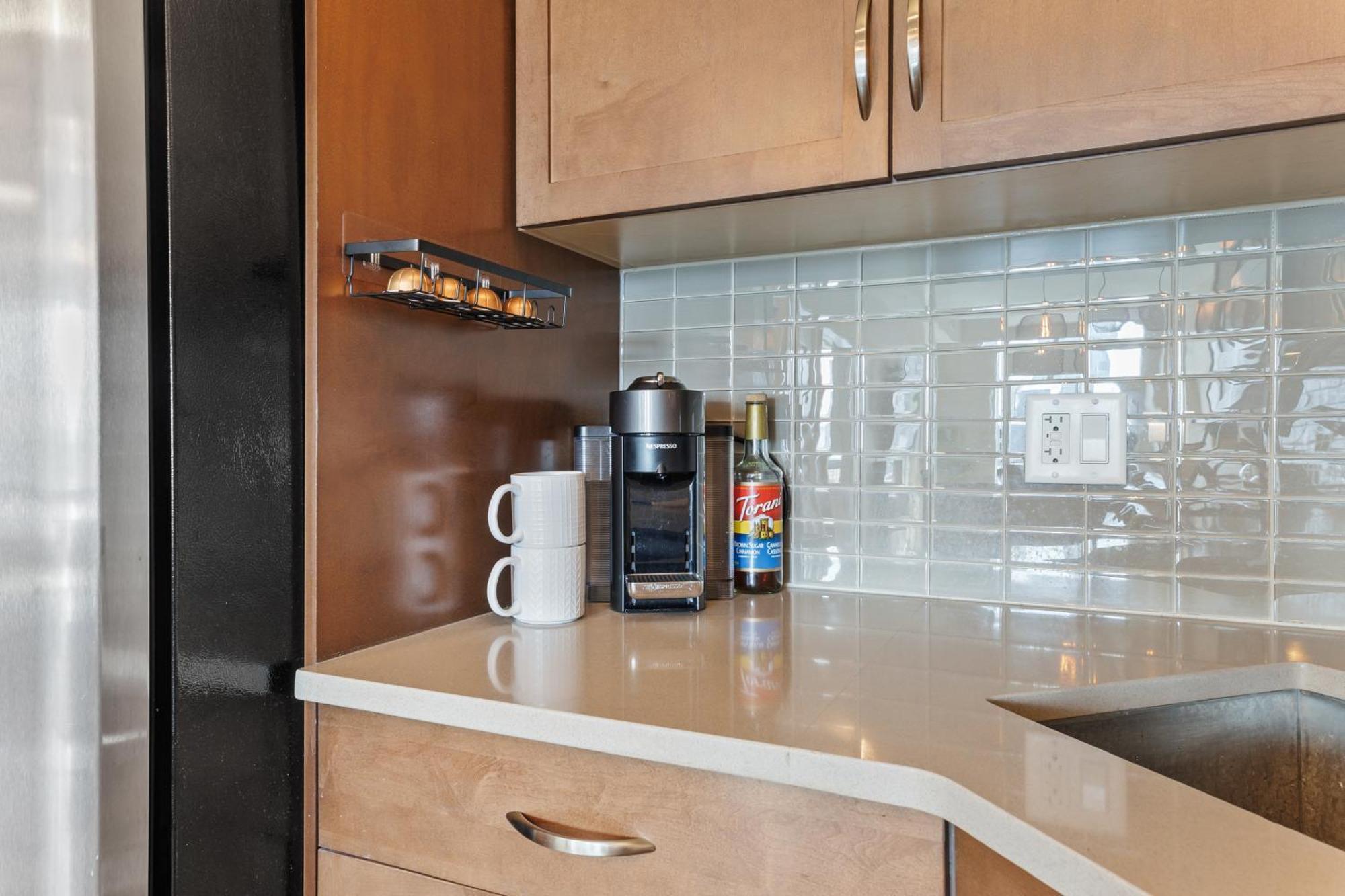Heart Of Downtown Spacious Luxury With Stunning Views And Premium Amenities *