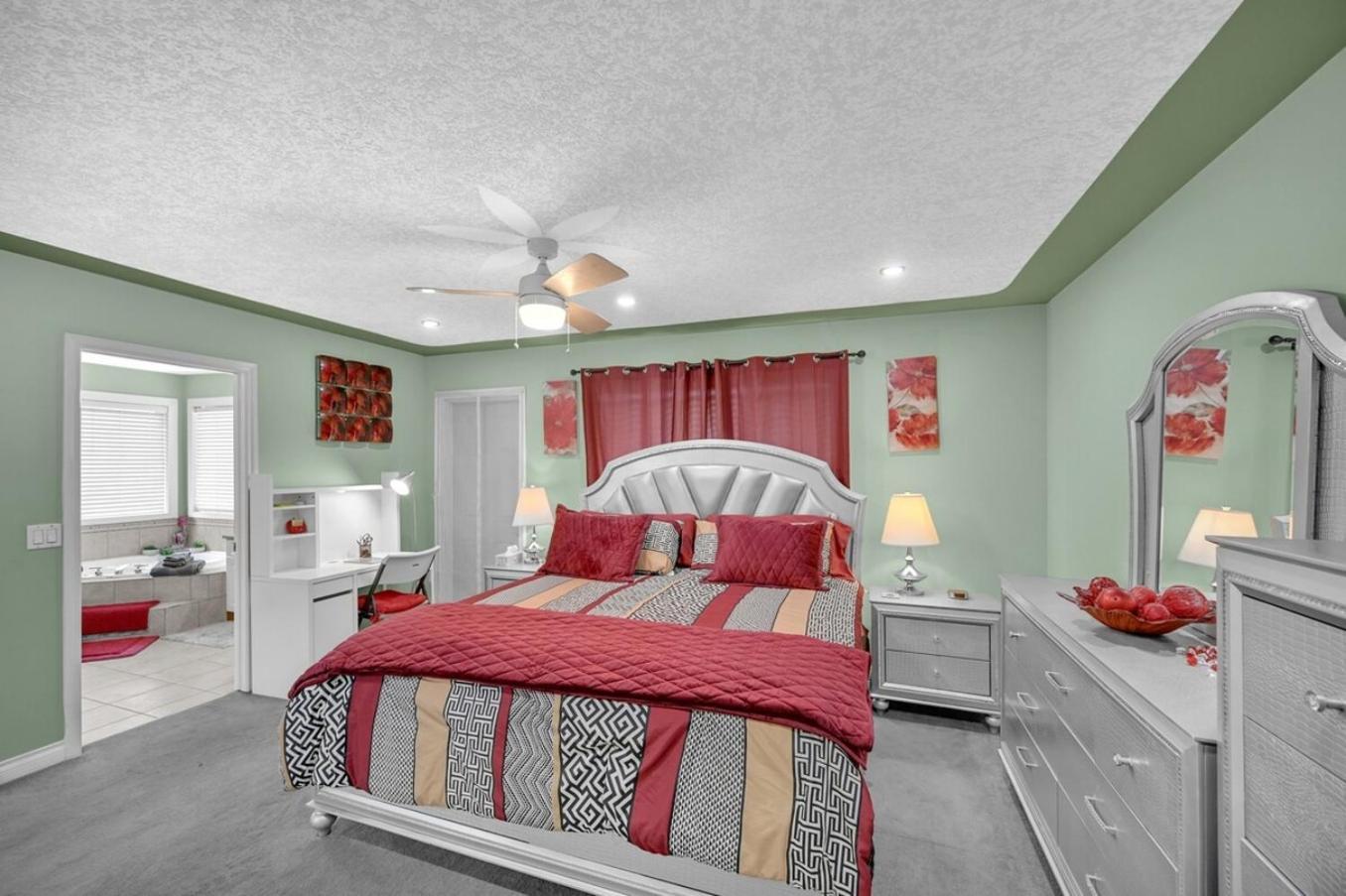 Holiday home 48a Luxury W Massage Meditation Gym Ac Calgary