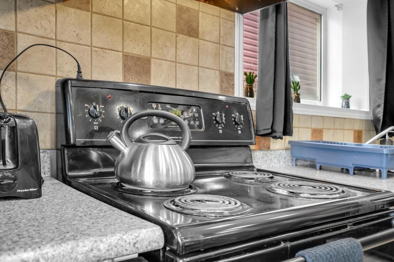 52-3 Bed On Ac By Airport Apartment Calgary
