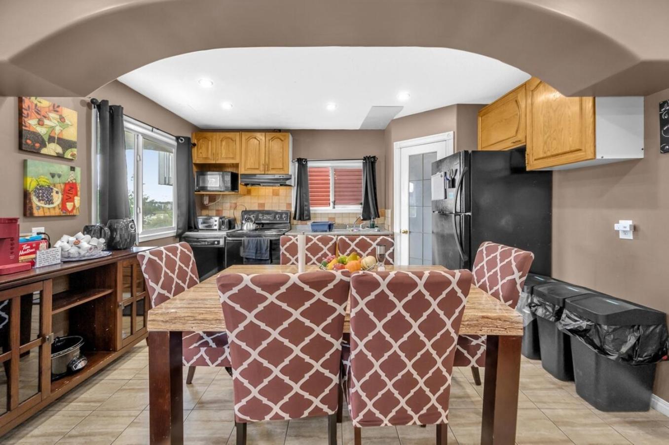 52-3 Bed On Ac By Airport *