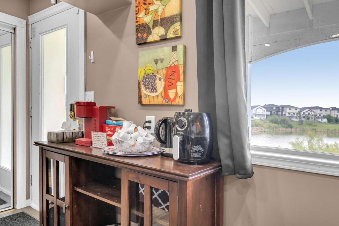 52-3 Bed On Ac By Airport * Calgary