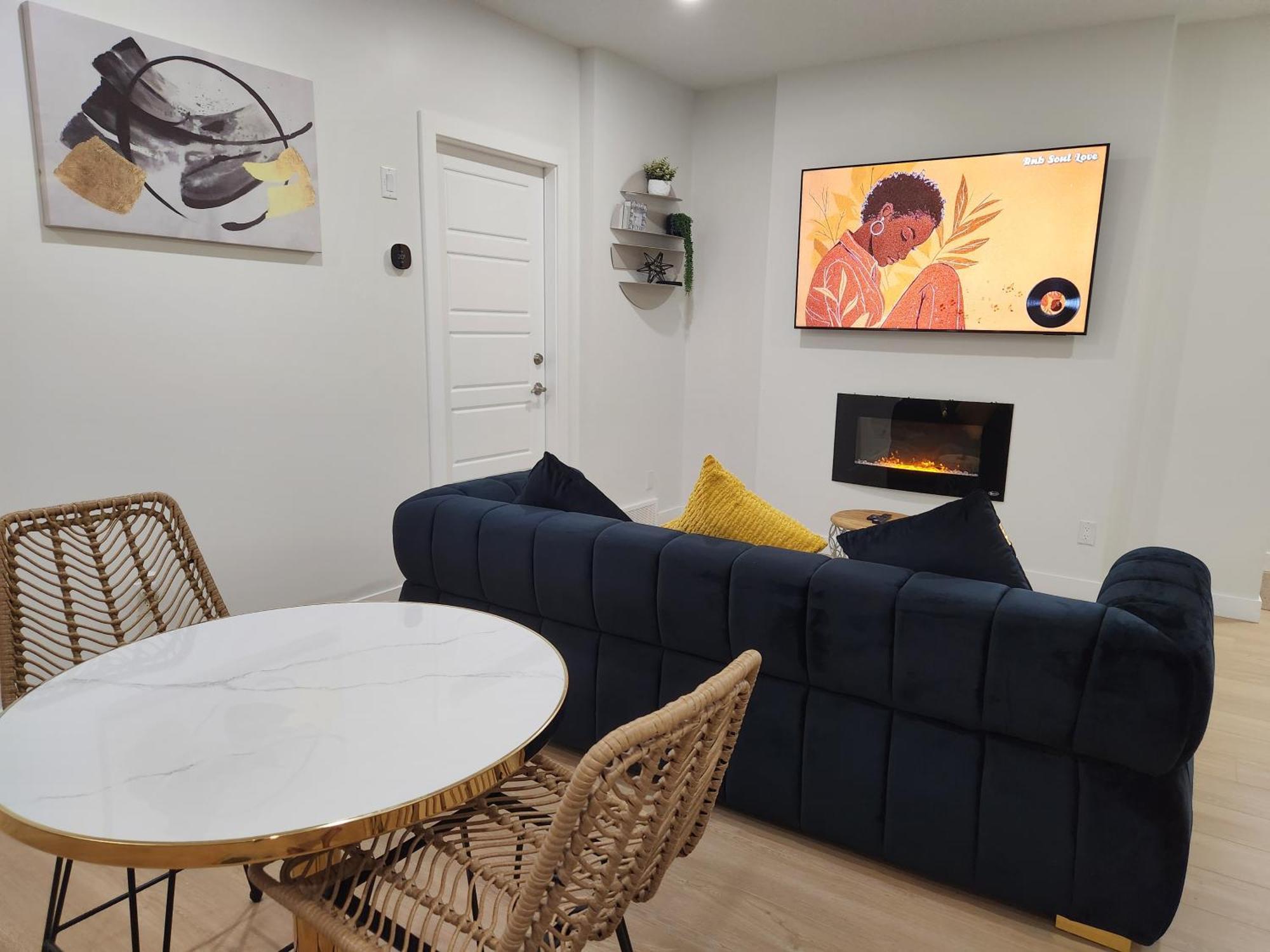 Brand New Deluxe 2 Bedroom With Ac & Den