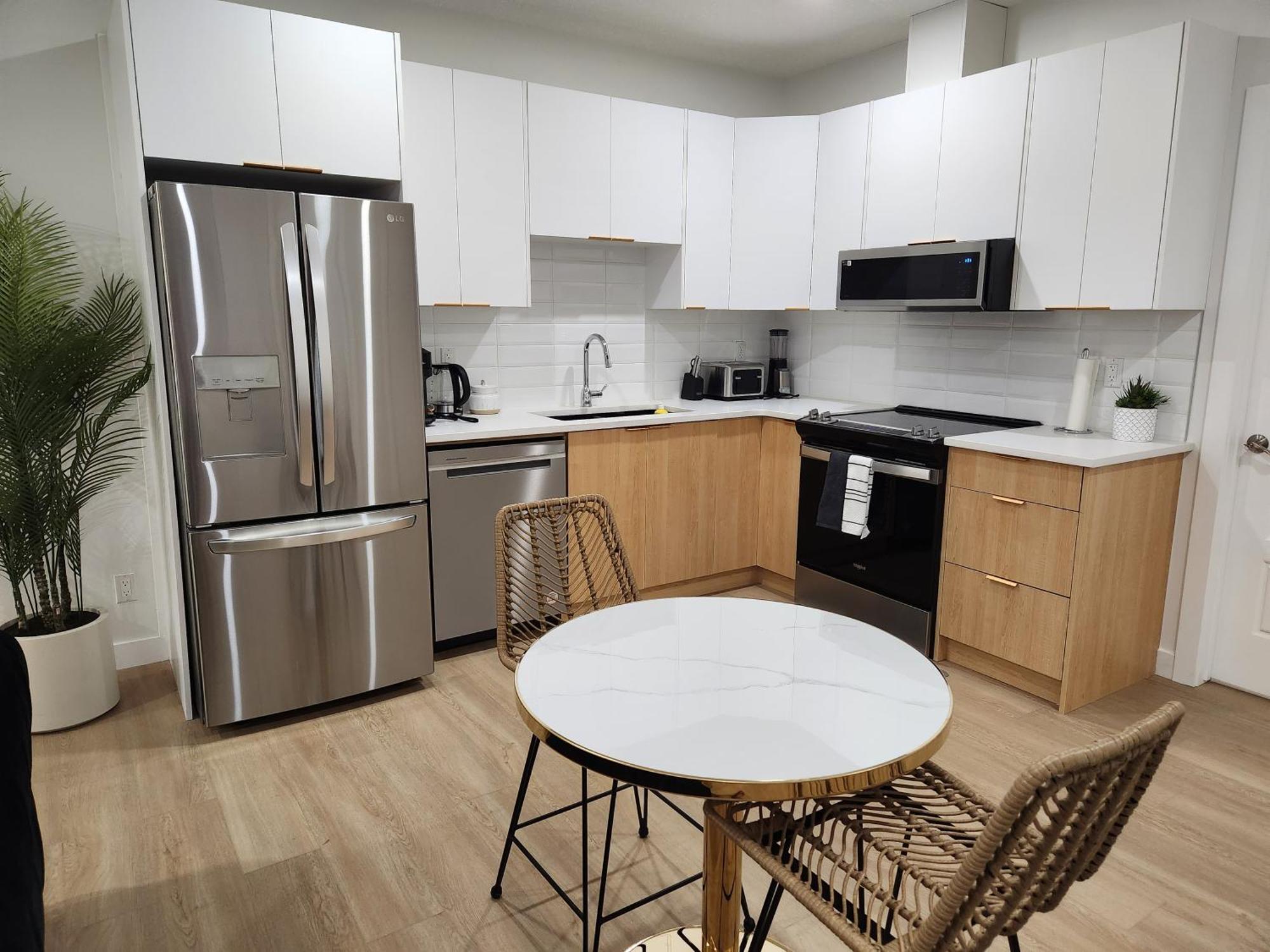 Brand New Deluxe 2 Bedroom With Ac & Den * Calgary