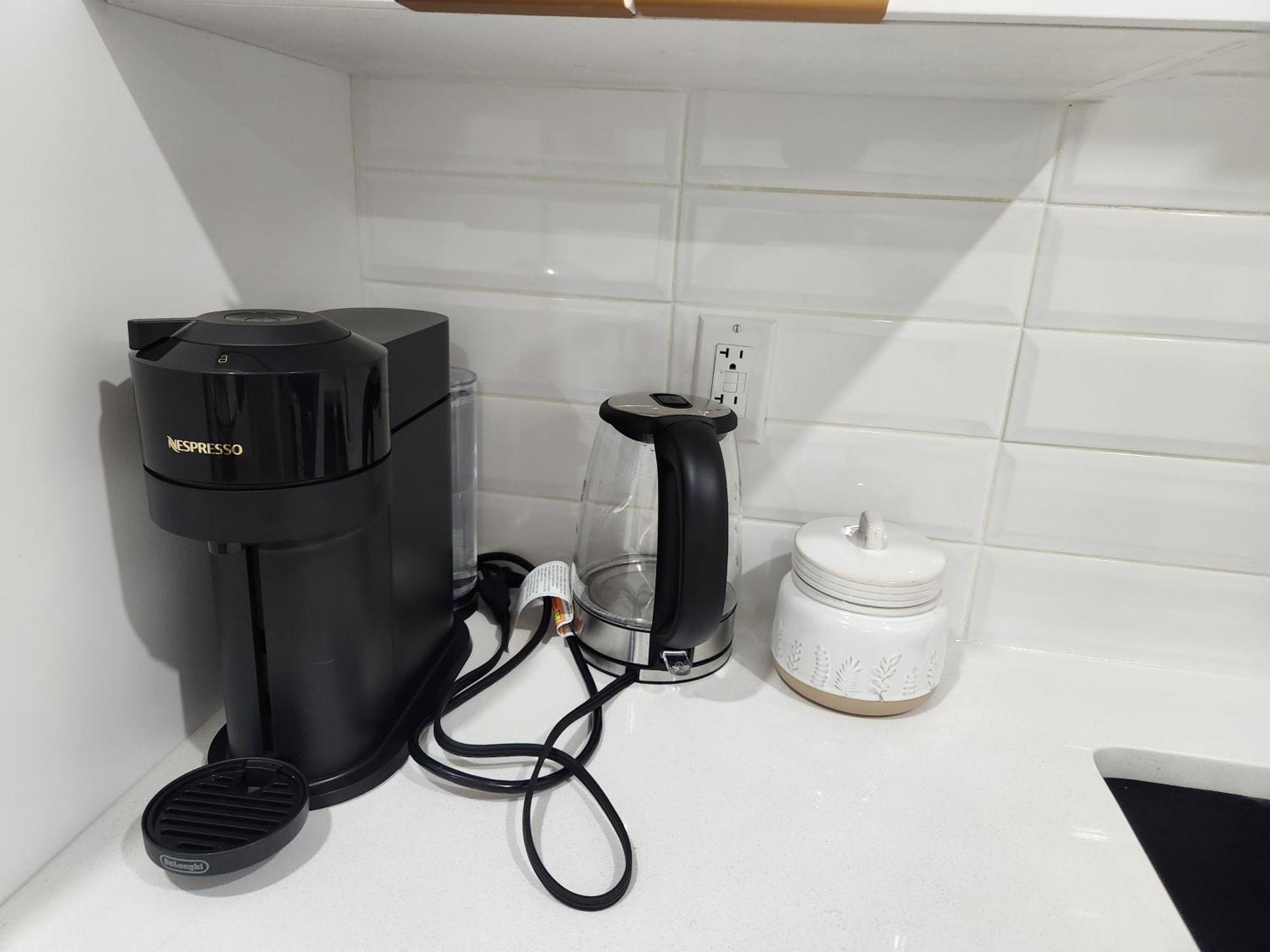 Apartment Brand New Deluxe 2 Bedroom With Ac & Den *