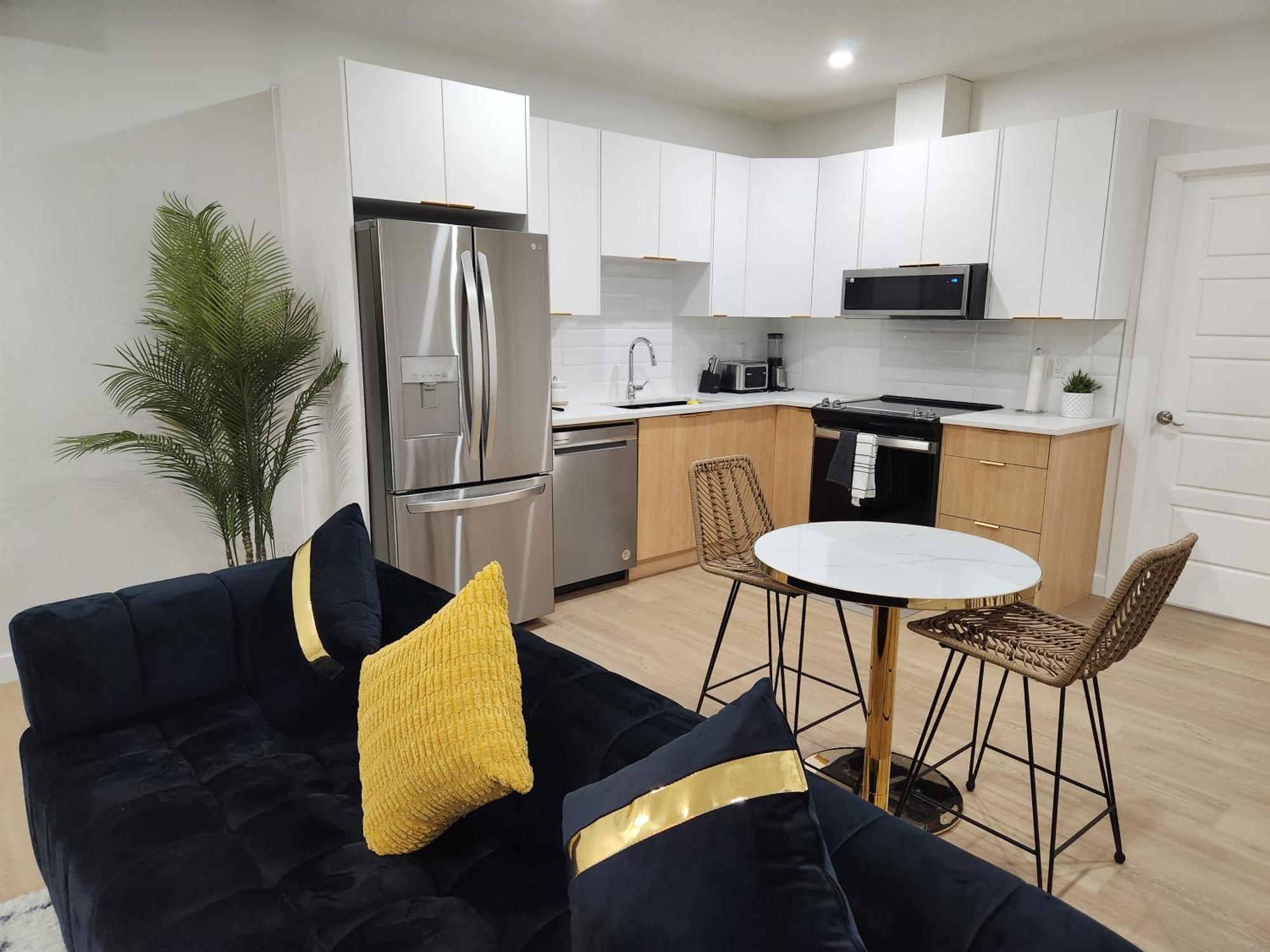 Brand New Deluxe 2 Bedroom With Ac & Den Apartment