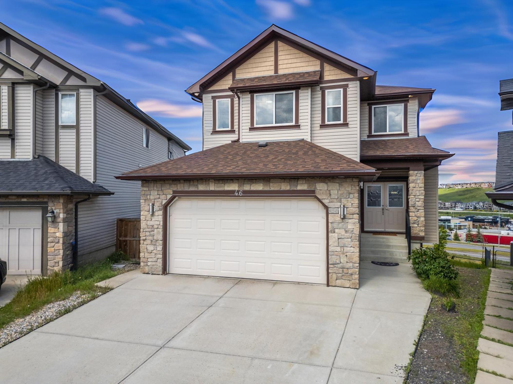 Holiday home Luxury Lakeview - 2500sqft Of Private Space With 5 Beds, 4 Bath, 2 Living Rooms, Kitchen, Ac, Jacuzzi, 18-min To Airport, 20-min To Downtown, 80-min To Banff Calgary