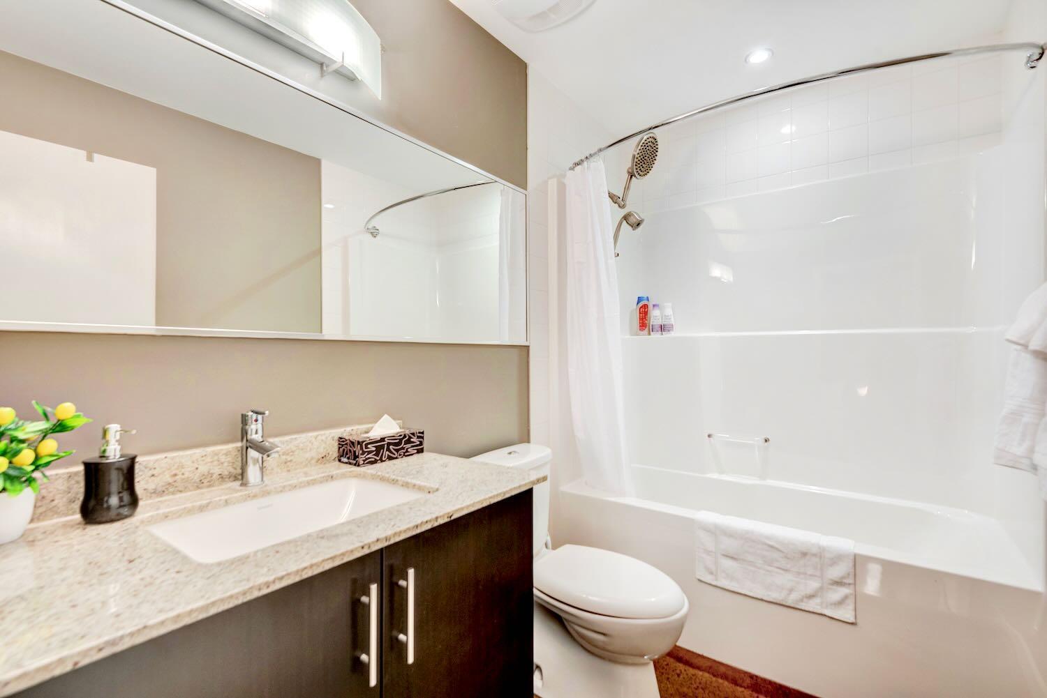 Holiday home Modern 2br - King Bed - Downtown Views *