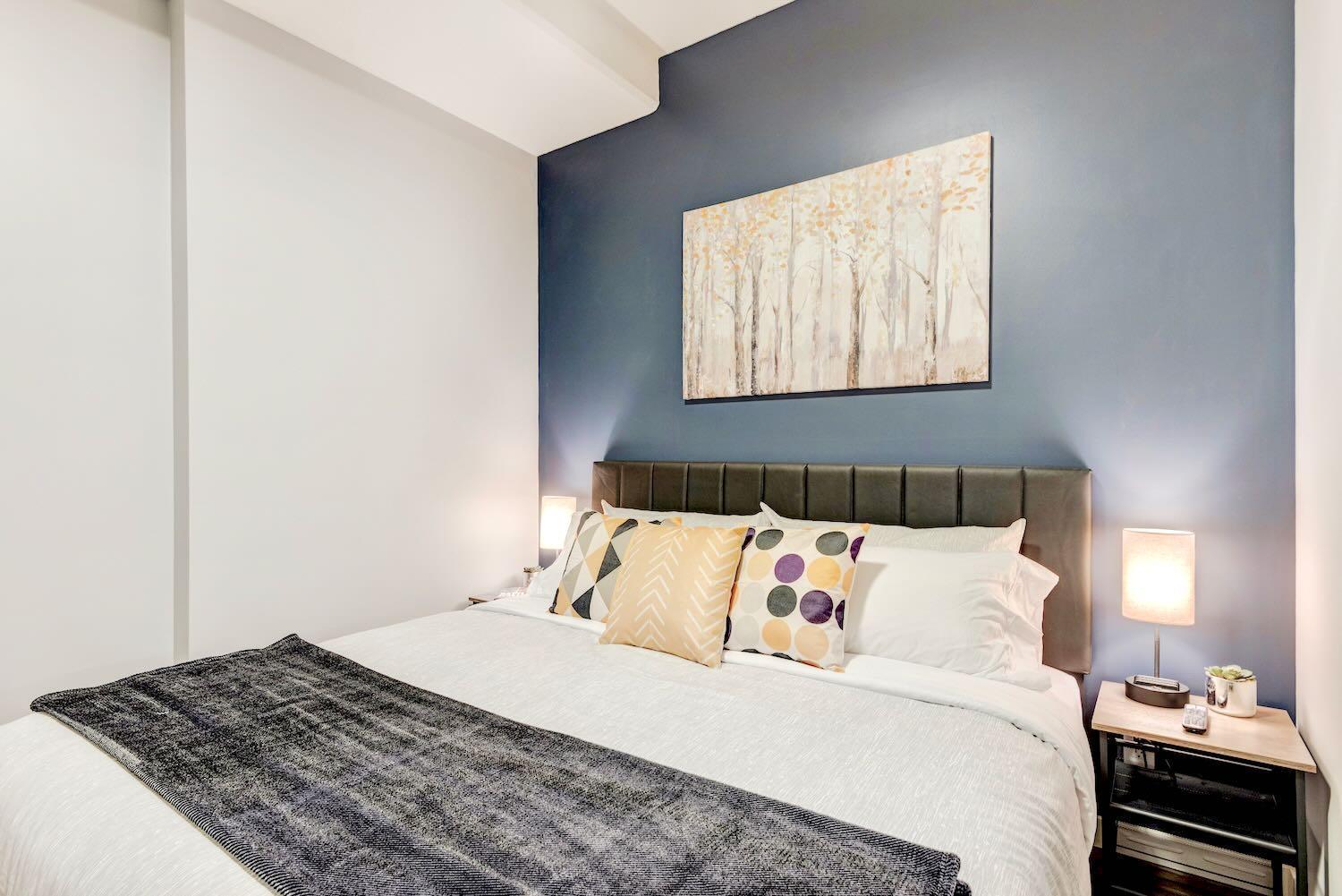 Modern 2br - King Bed - Downtown Views Holiday home Calgary