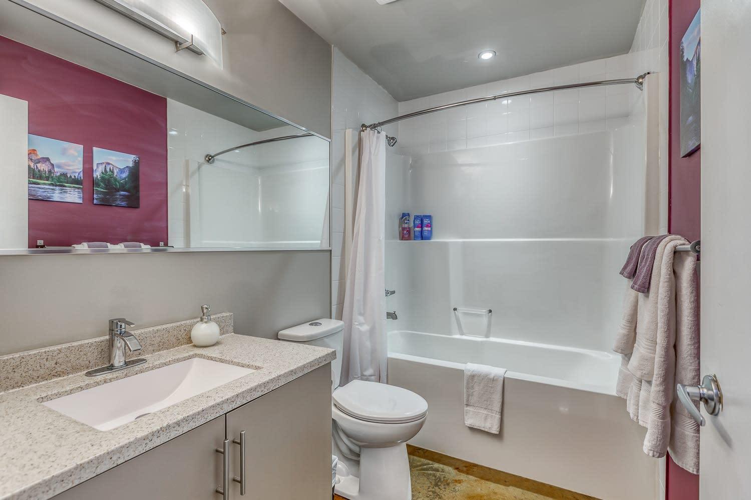 Cozy 2br With King Bed And Views Apartment Calgary