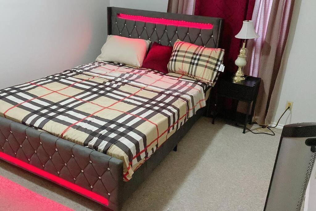 Apartment 5 Guests, 2bedroom,2queen Bed, 1sofa Bed And 1bath Calgary