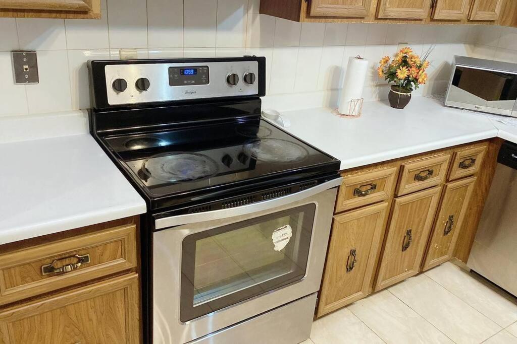 5 Guests, 2bedroom,2queen Bed, 1sofa Bed And 1bath Apartment Calgary