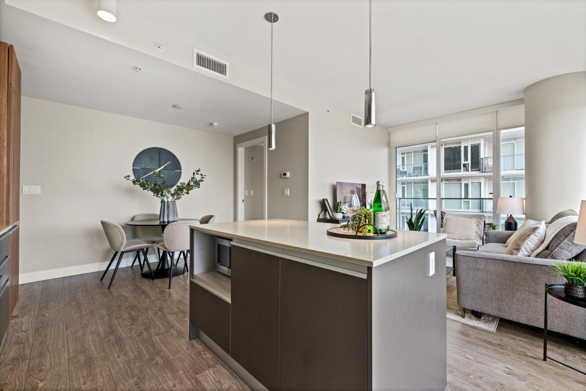 Modern Downtown 5 Min Walk Stampede Apartment