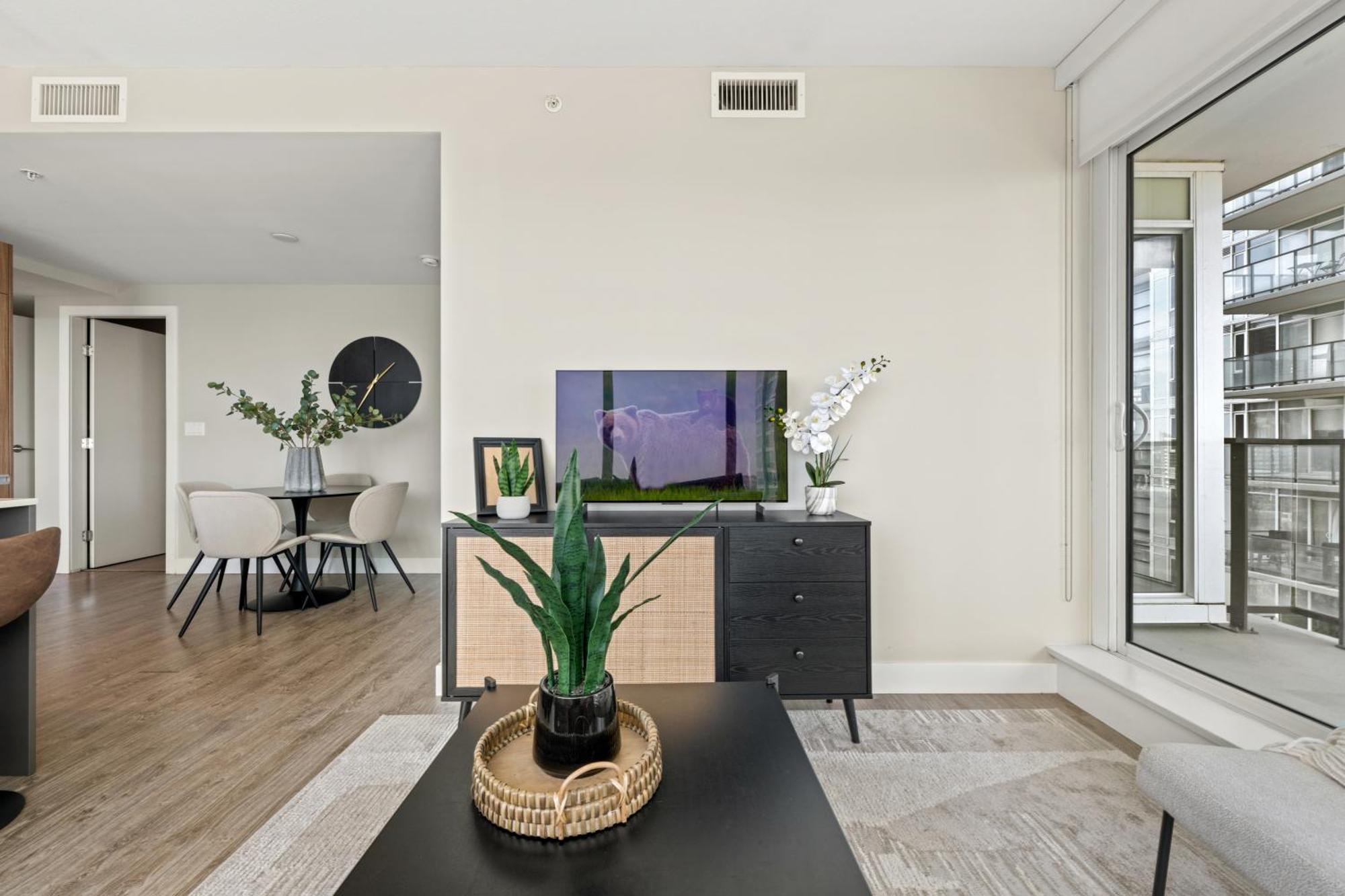 Modern Downtown 5 Min Walk Stampede Apartment Calgary