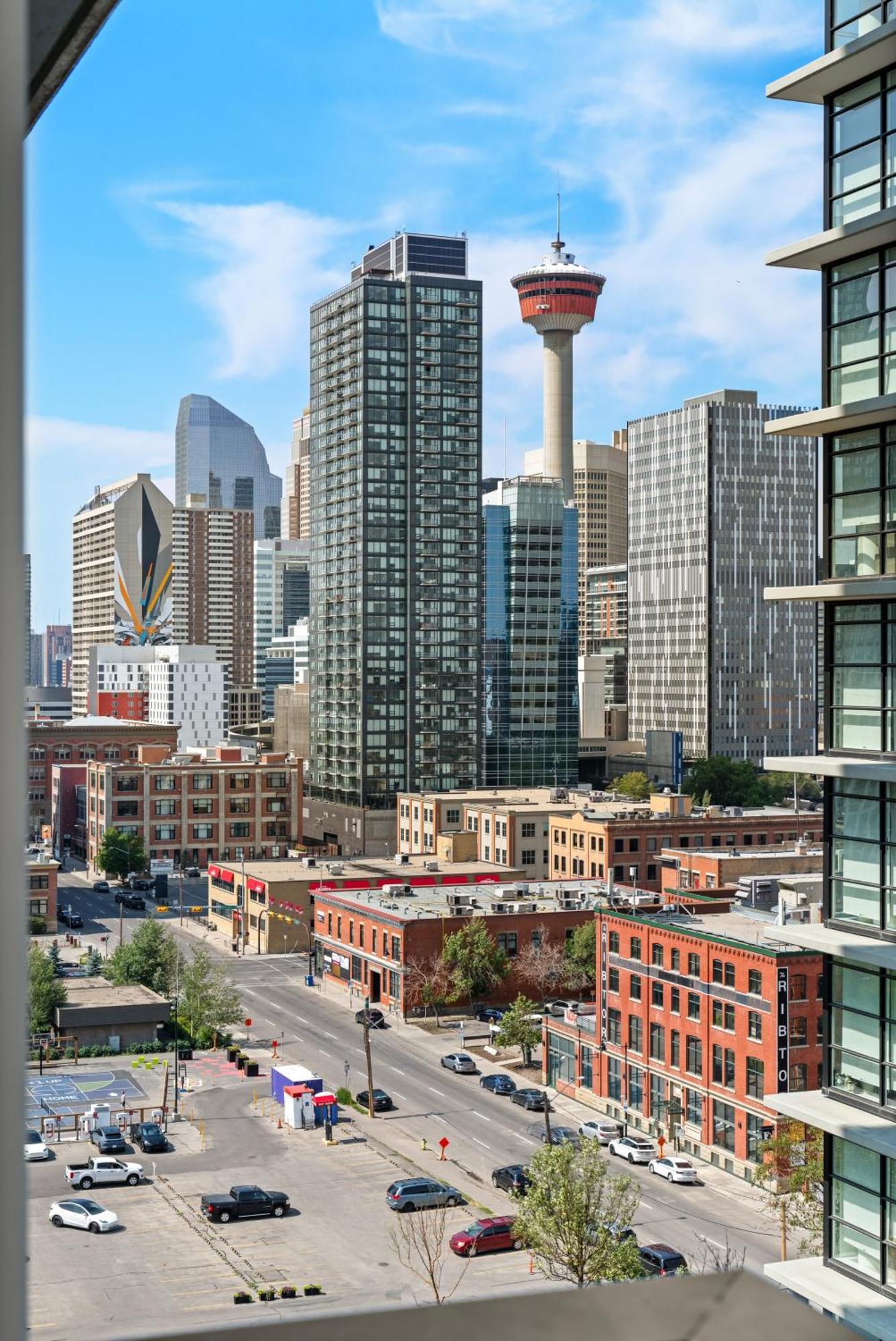 Modern Downtown 5 Min Walk Stampede Apartment *