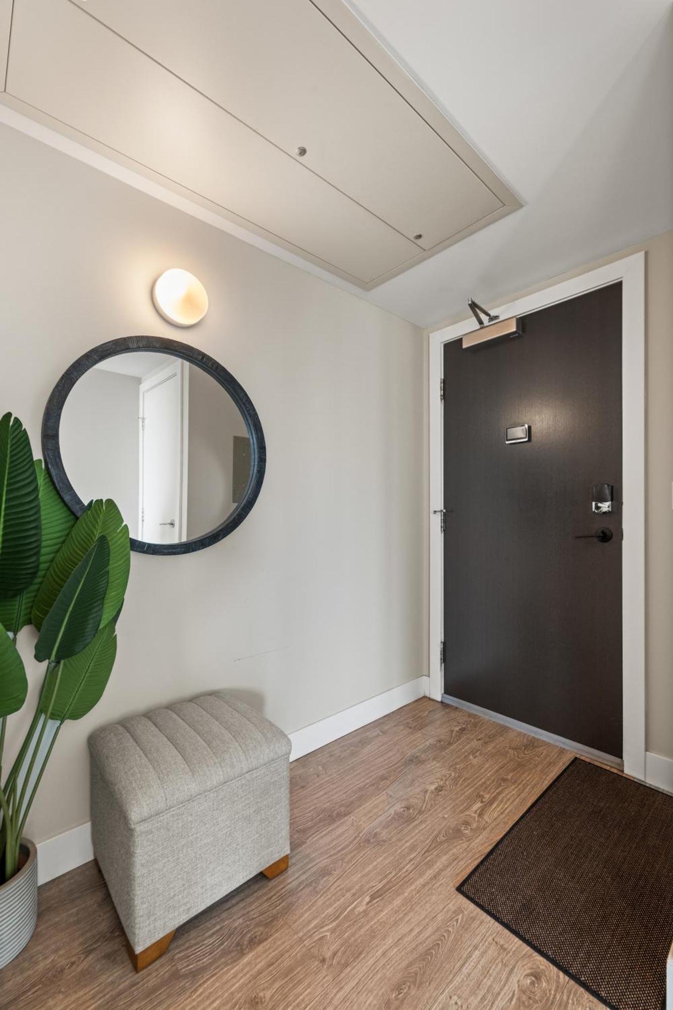 Modern Downtown 5 Min Walk Stampede Apartment Calgary