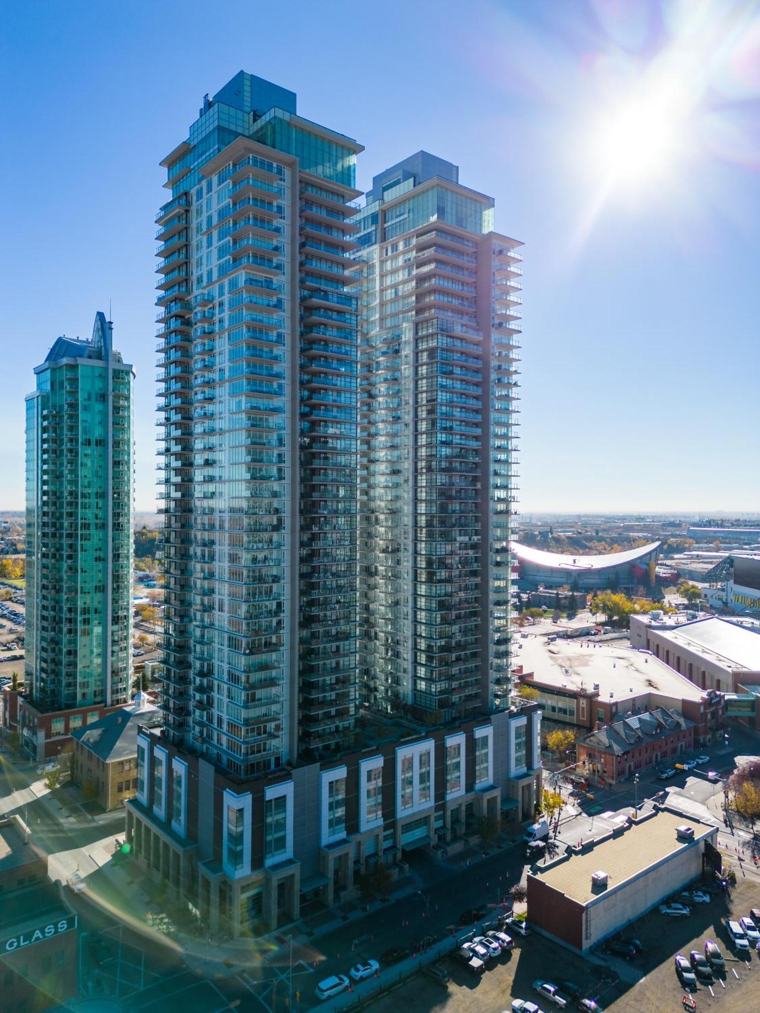Modern Downtown 5 Min Walk Stampede *