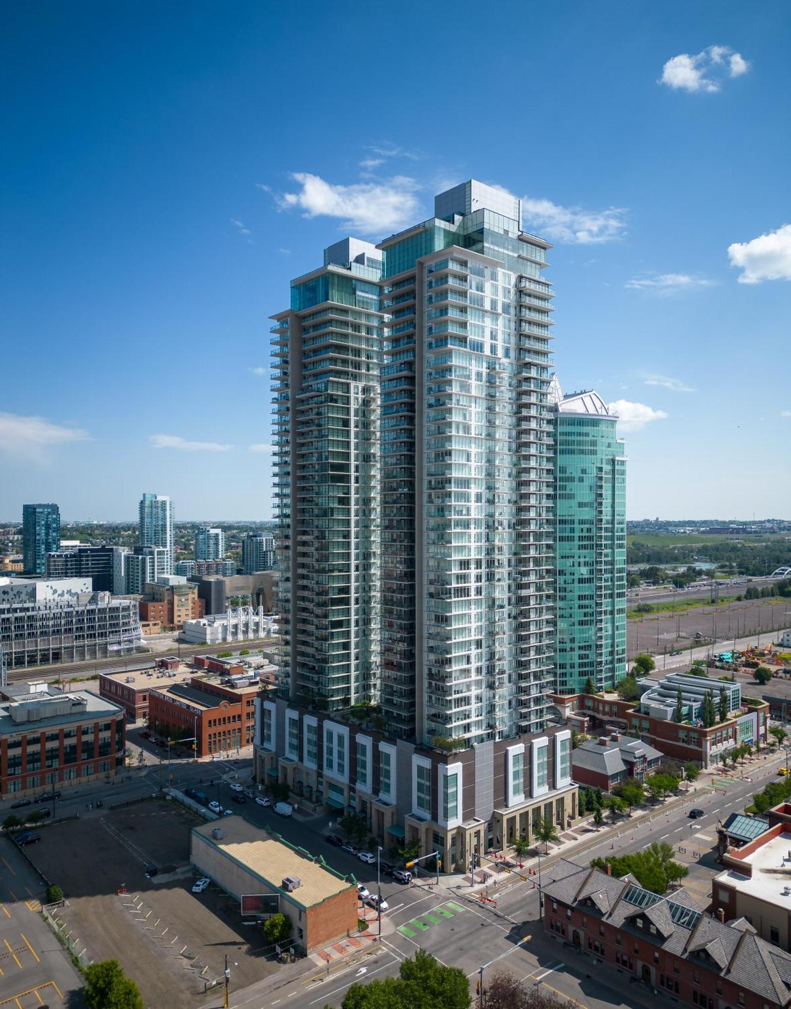 Modern Downtown 5 Min Walk Stampede Apartment
