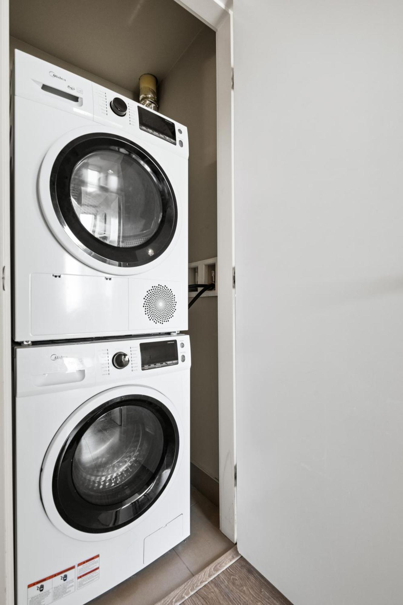 Modern Downtown 5 Min Walk Stampede Apartment Calgary
