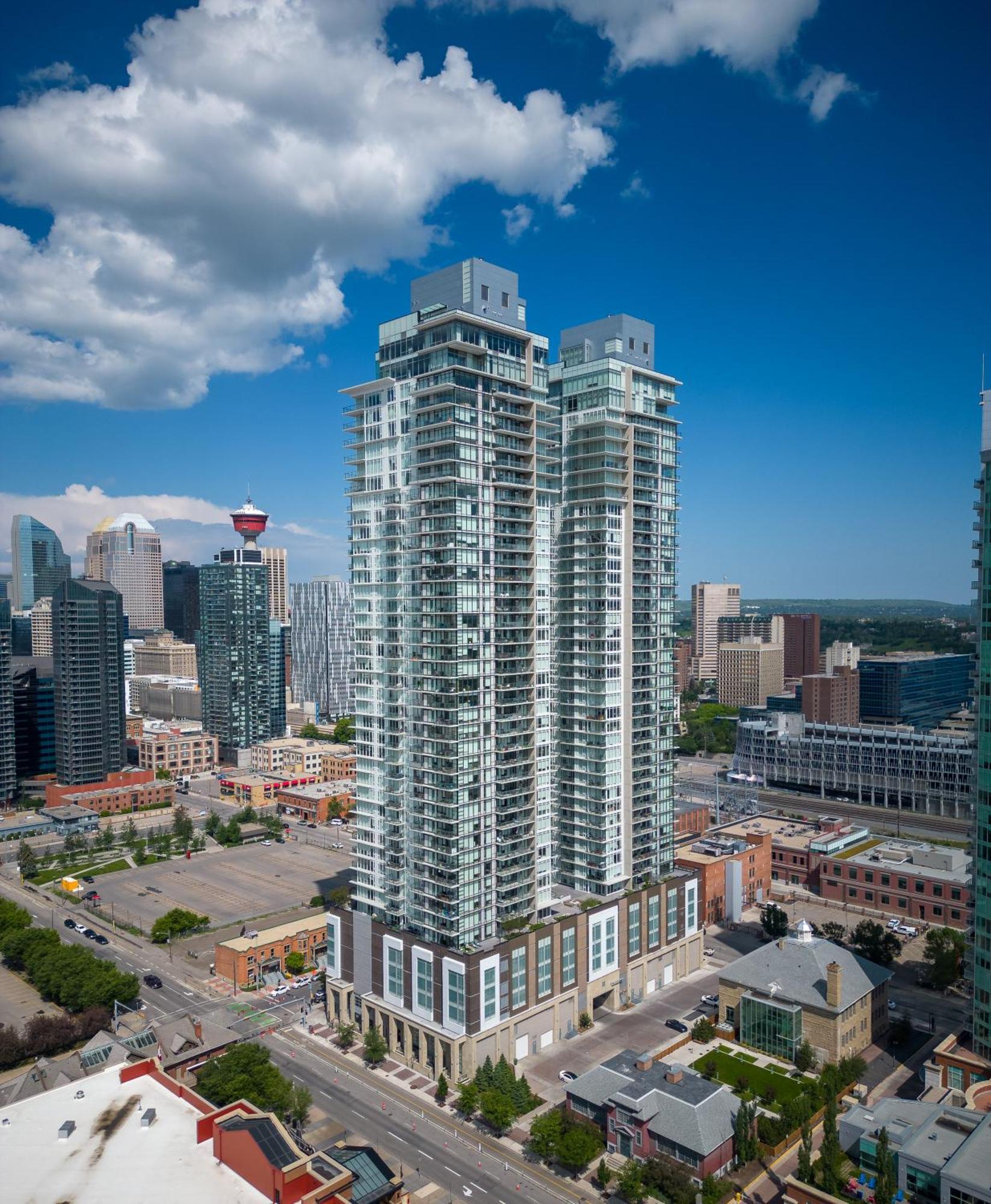 Modern Downtown 5 Min Walk Stampede *