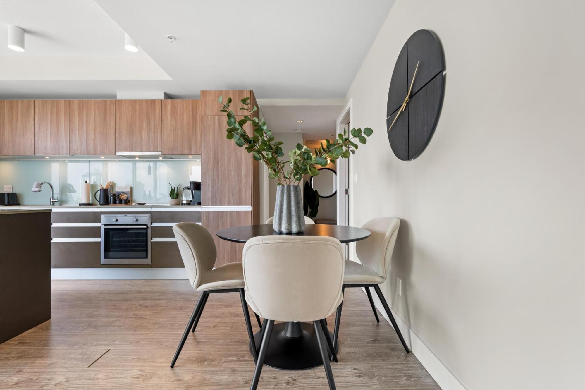 Modern Downtown 5 Min Walk Stampede Apartment Calgary