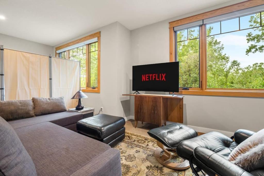 Apartment Escape To The Rockies But Near Includes Free Parking And Banff Entry