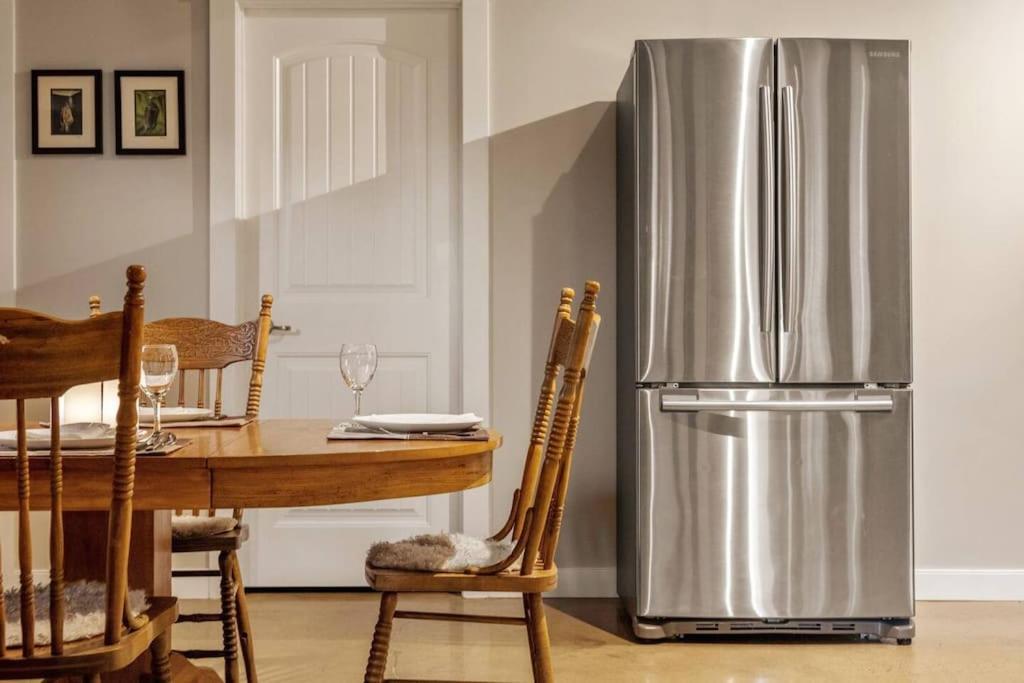 Escape To The Rockies But Near Includes Free Parking And Banff Entry Apartment
